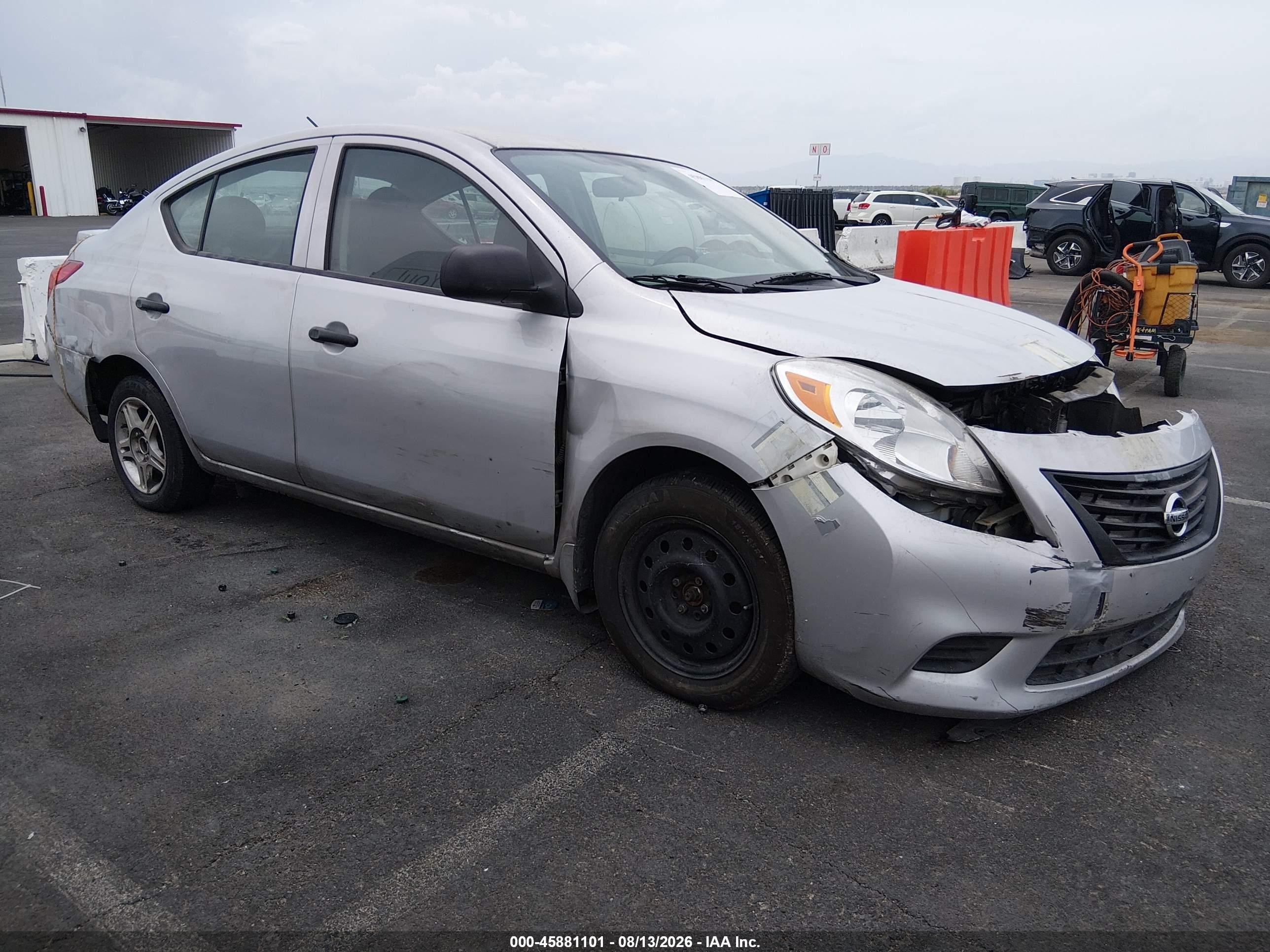 2014 Nissan Versa 1.6 S+ Серебряный vin: 3N1CN7AP1EL848730
