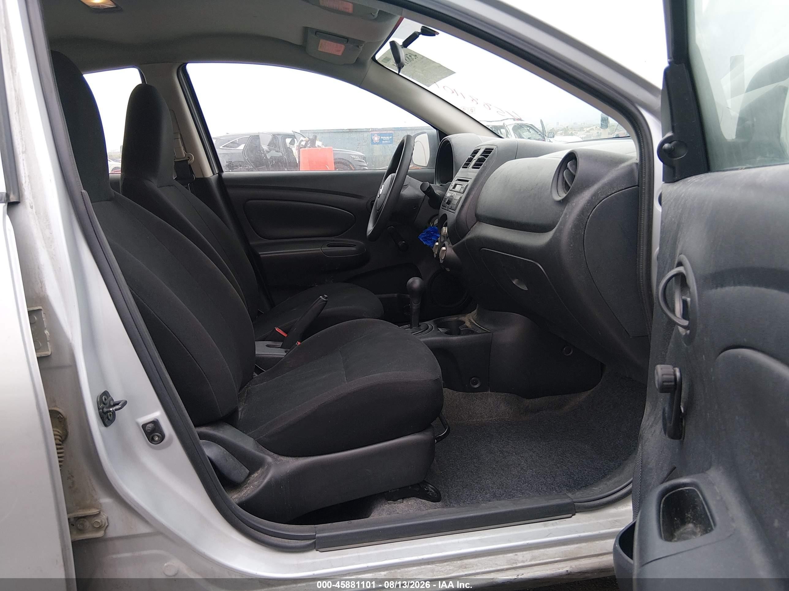 2014 Nissan Versa 1.6 S+ Серебряный vin: 3N1CN7AP1EL848730