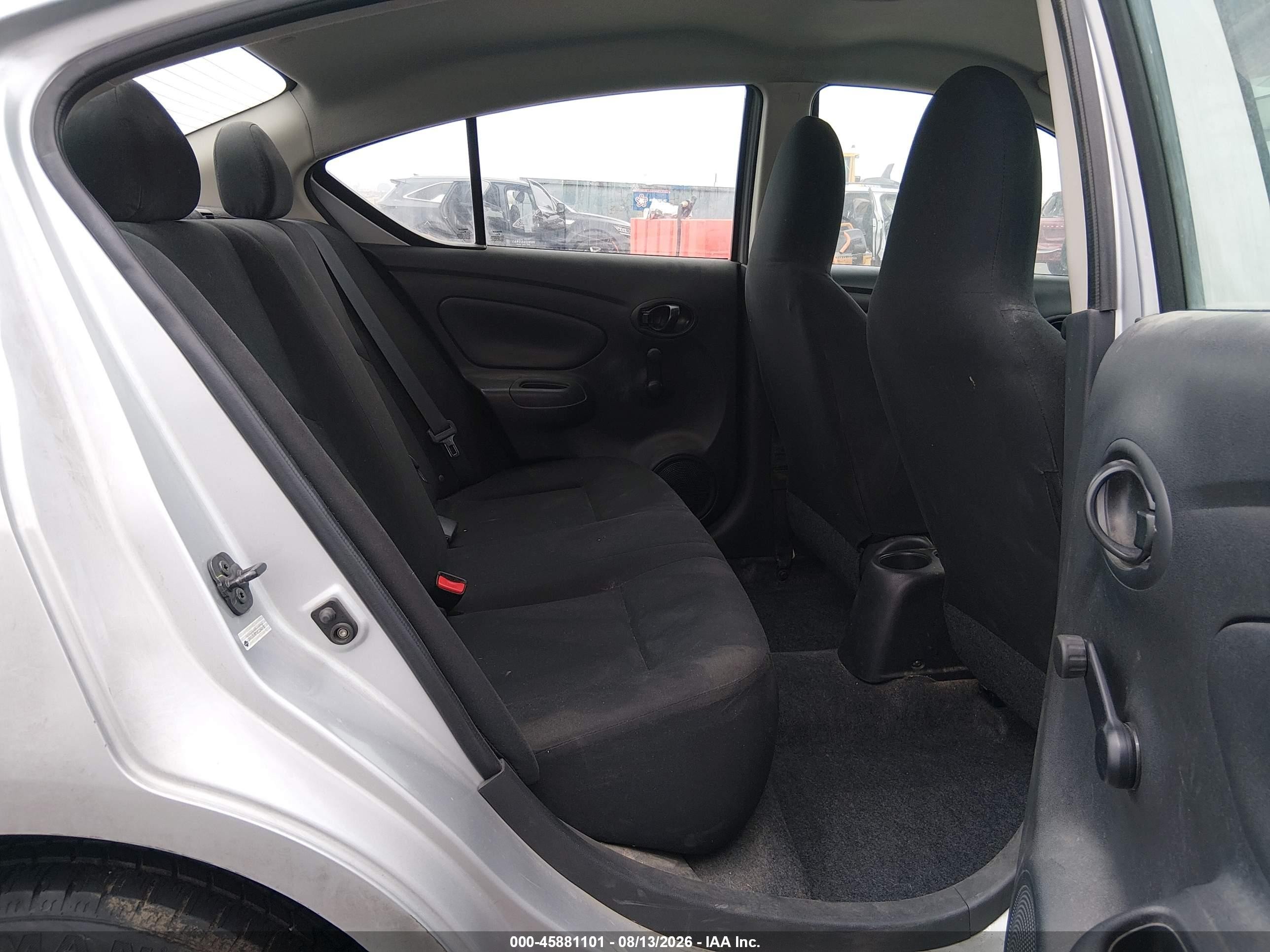 2014 Nissan Versa 1.6 S+ Серебряный vin: 3N1CN7AP1EL848730