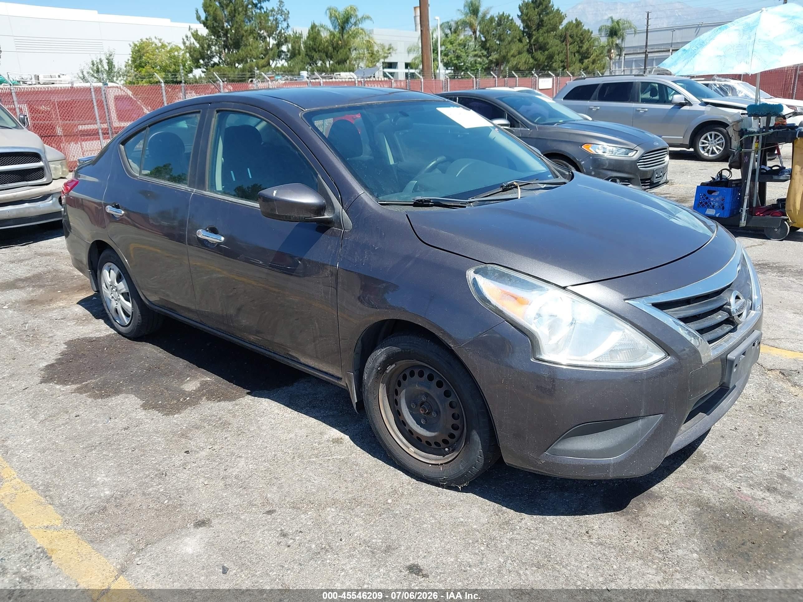 2015 Nissan Versa 1.6 Sv Brown vin: 3N1CN7AP1FL810402