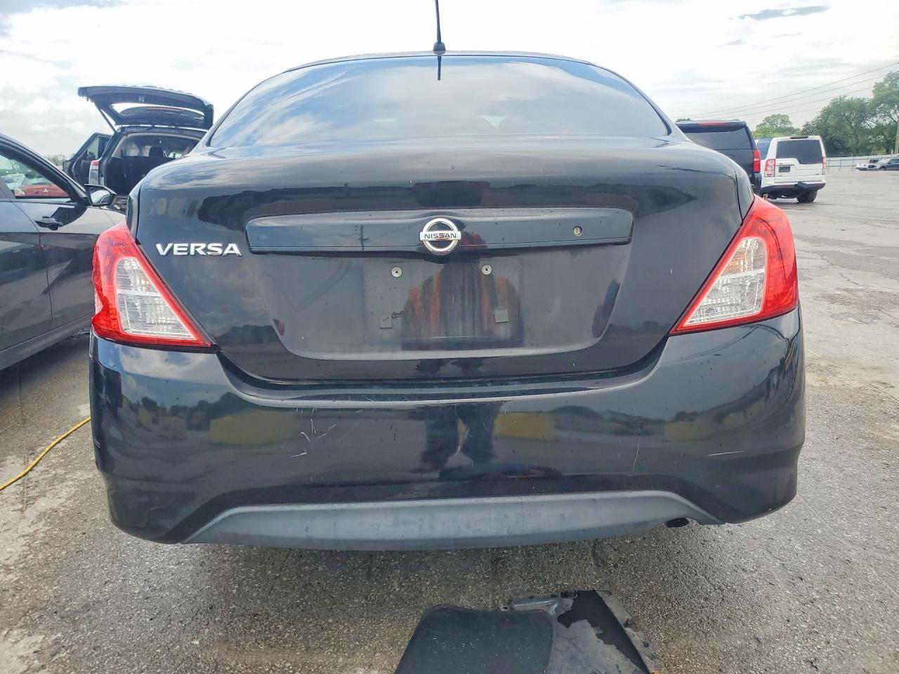 2015 Nissan Versa 1.6 S Черный vin: 3N1CN7AP1FL811324