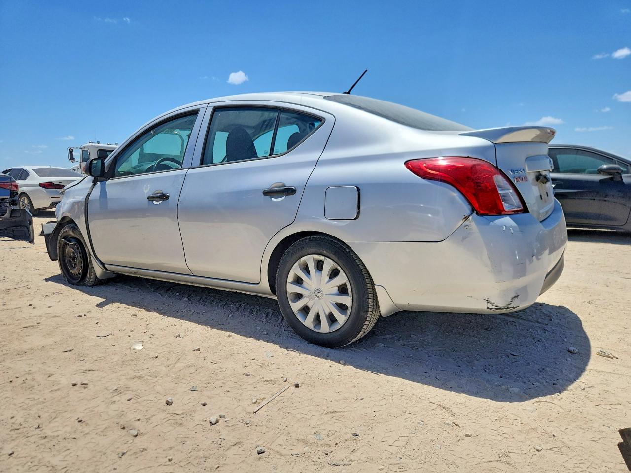2015 Nissan Versa 1.6 S Plus Silver vin: 3N1CN7AP1FL836725