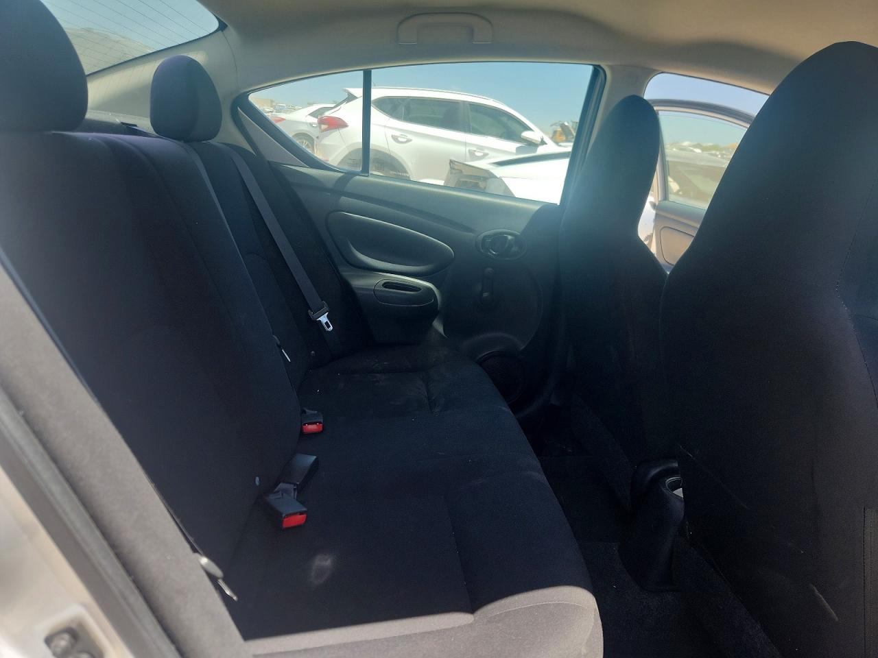 2015 Nissan Versa 1.6 S Plus Silver vin: 3N1CN7AP1FL836725