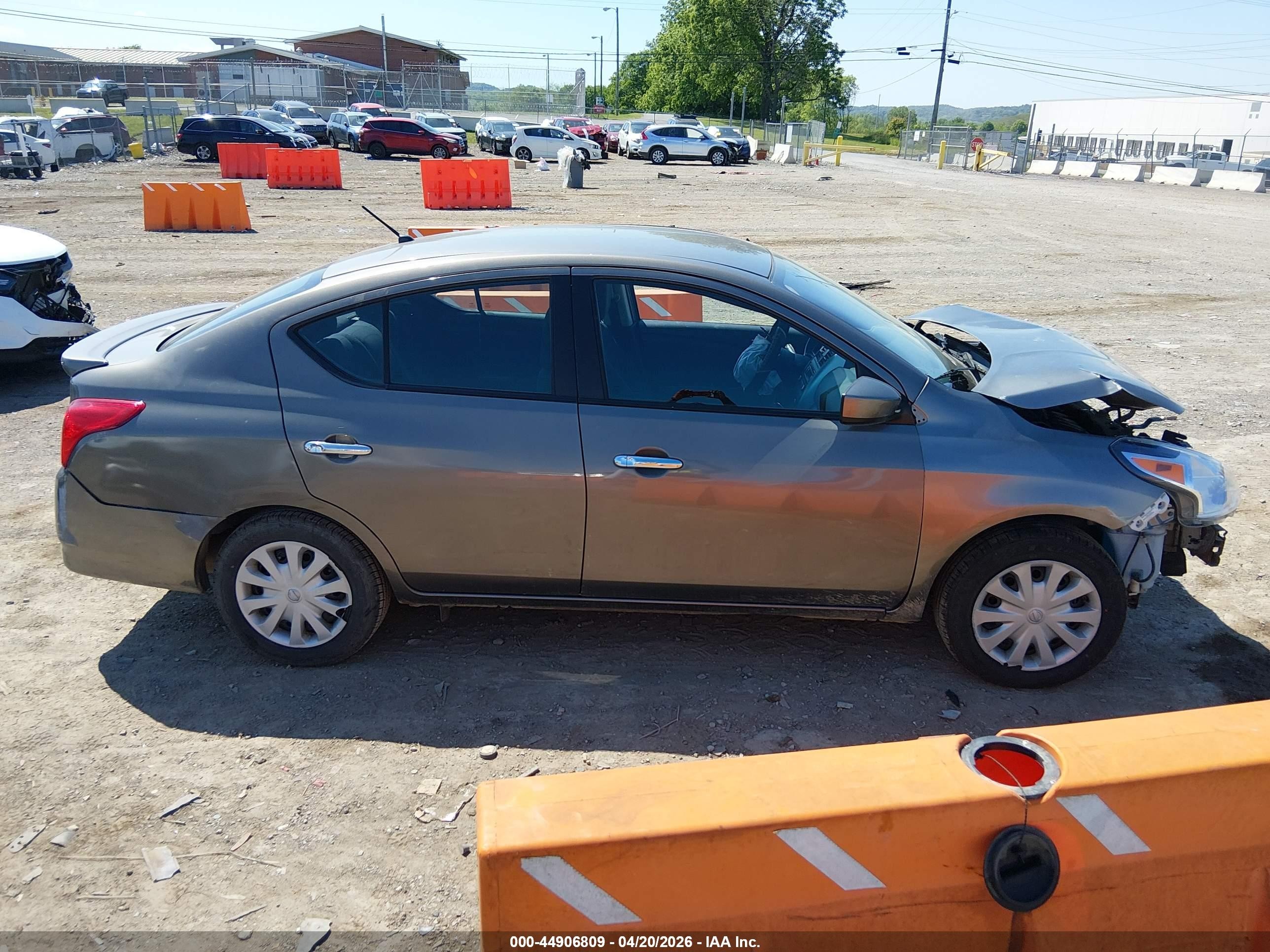 2015 Nissan Versa 1.6 S/1.6 S+/1.6 Sl/1.6 Sv Gray vin: 3N1CN7AP1FL840581
