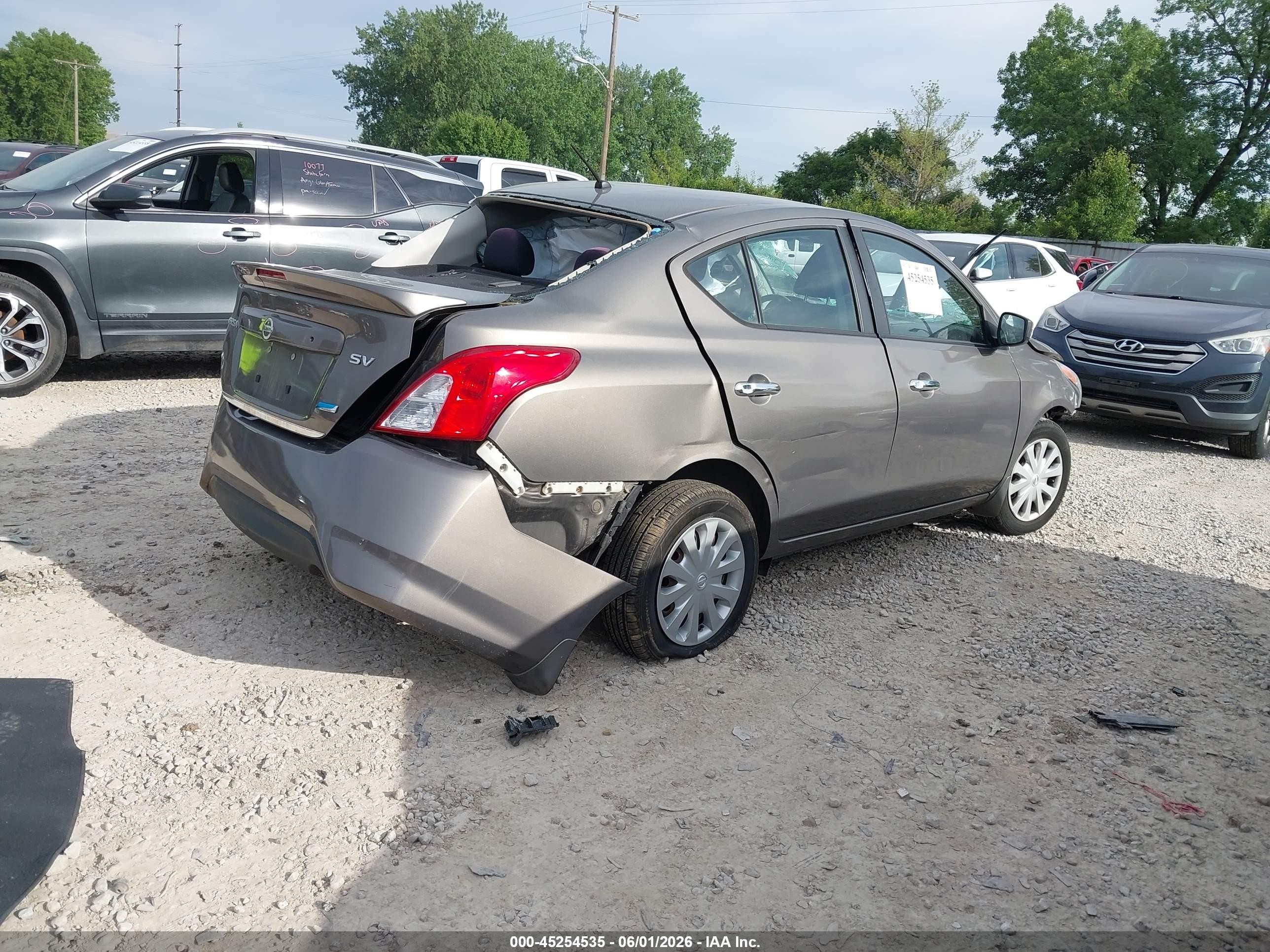 2015 Nissan Versa 1.6 Sv Gray vin: 3N1CN7AP1FL861902
