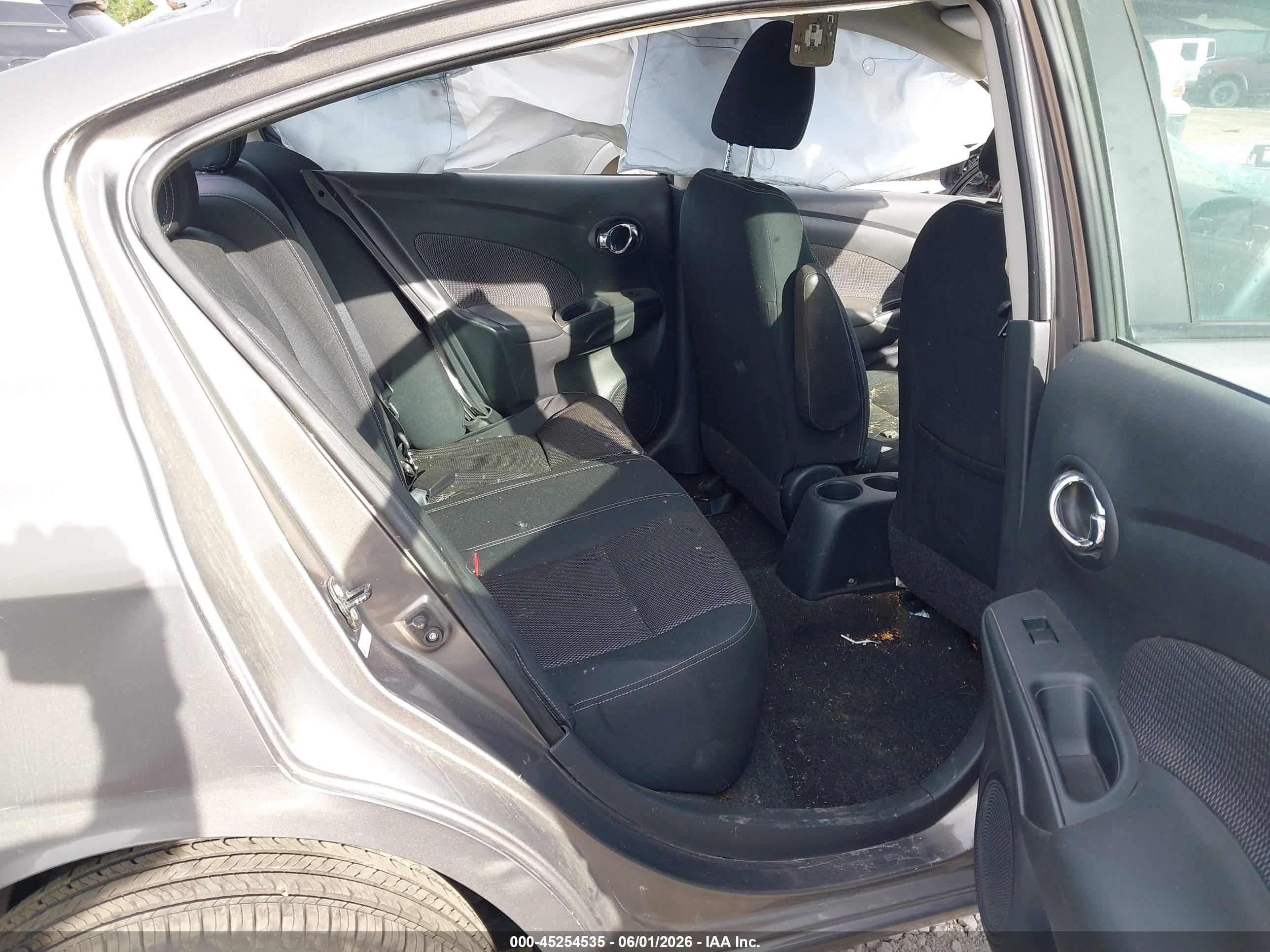 2015 Nissan Versa 1.6 Sv Gray vin: 3N1CN7AP1FL861902