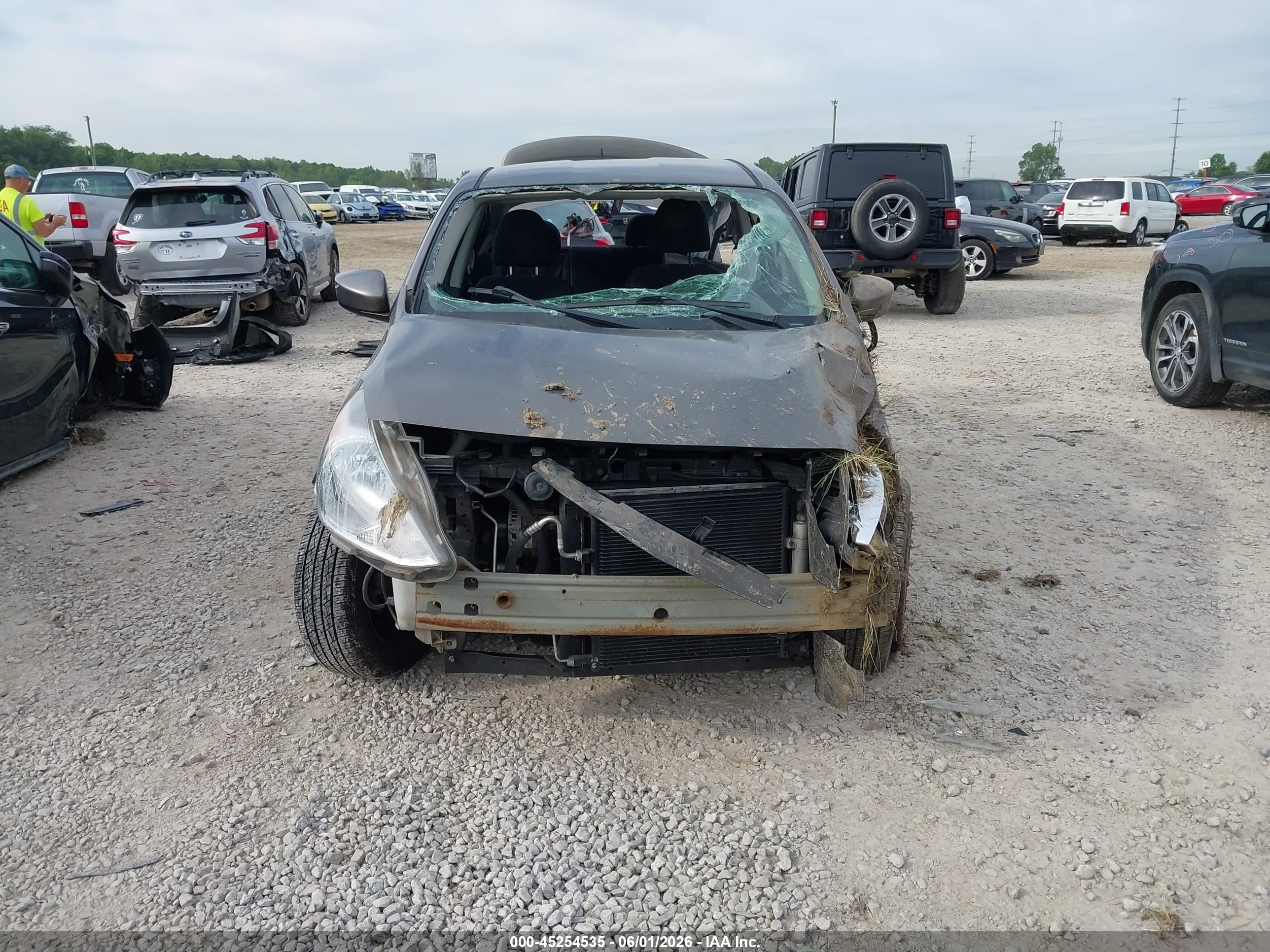 2015 Nissan Versa 1.6 Sv Gray vin: 3N1CN7AP1FL861902