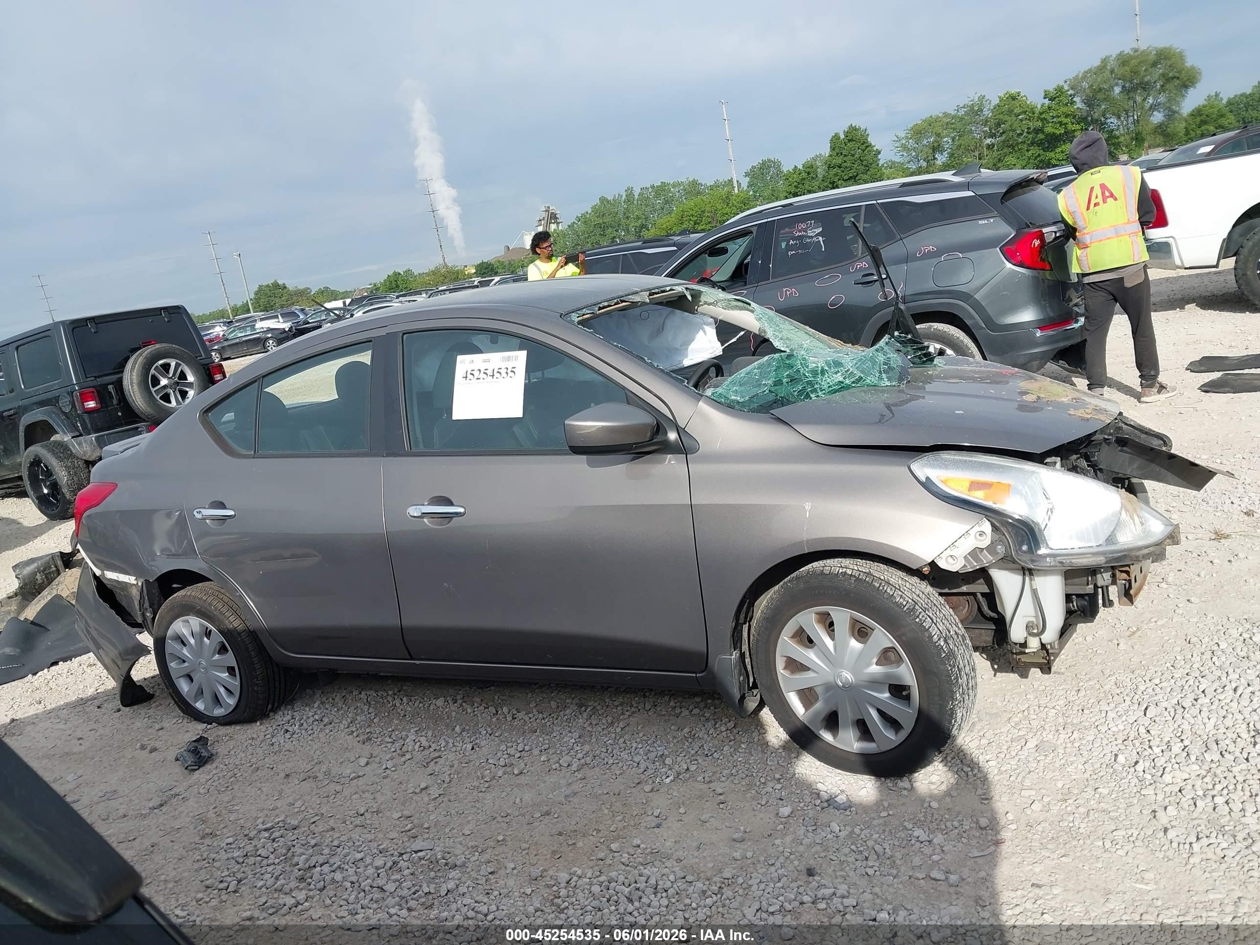 2015 Nissan Versa 1.6 Sv Gray vin: 3N1CN7AP1FL861902