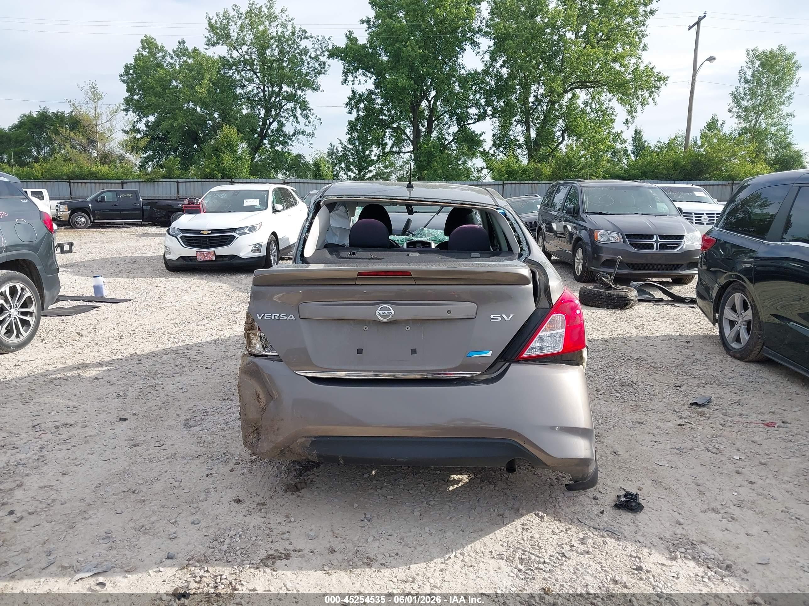 2015 Nissan Versa 1.6 Sv Gray vin: 3N1CN7AP1FL861902
