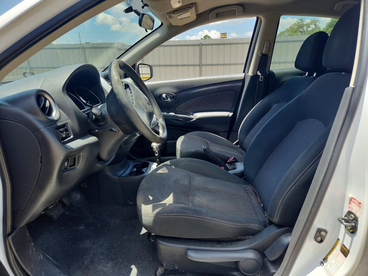 2015 Nissan Versa 1.6 Sv Белый vin: 3N1CN7AP1FL880305