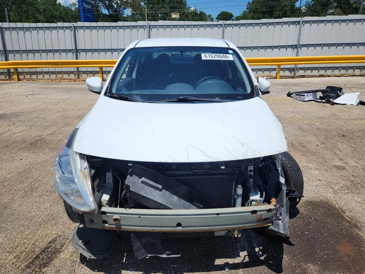 2015 Nissan Versa 1.6 Sv Белый vin: 3N1CN7AP1FL880305