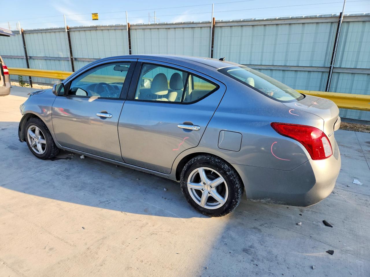 2012 Nissan Versa 1.6 S Серебряный vin: 3N1CN7AP2CL812185