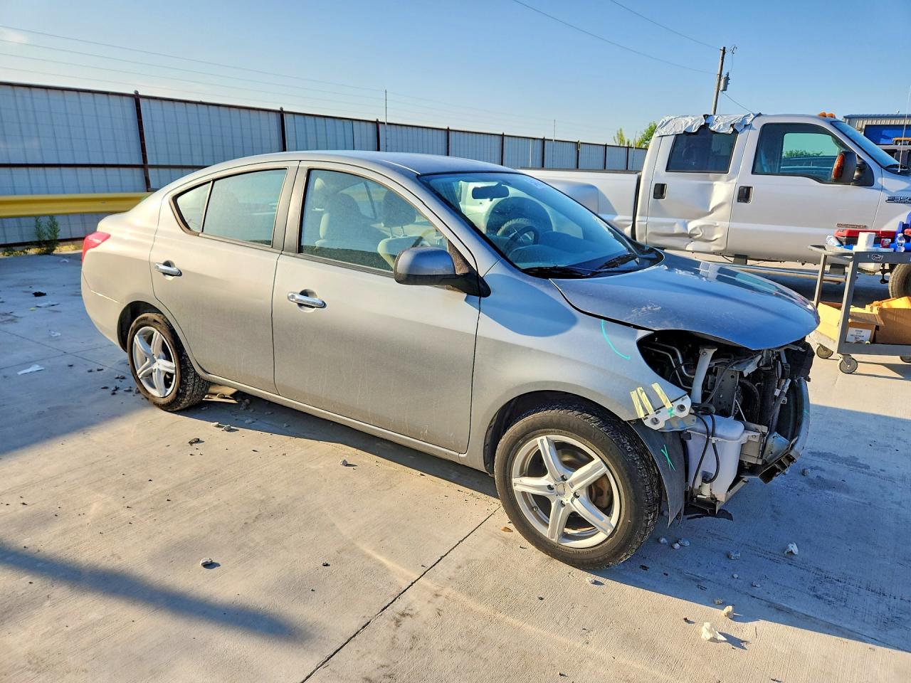 2012 Nissan Versa 1.6 S Серебряный vin: 3N1CN7AP2CL812185