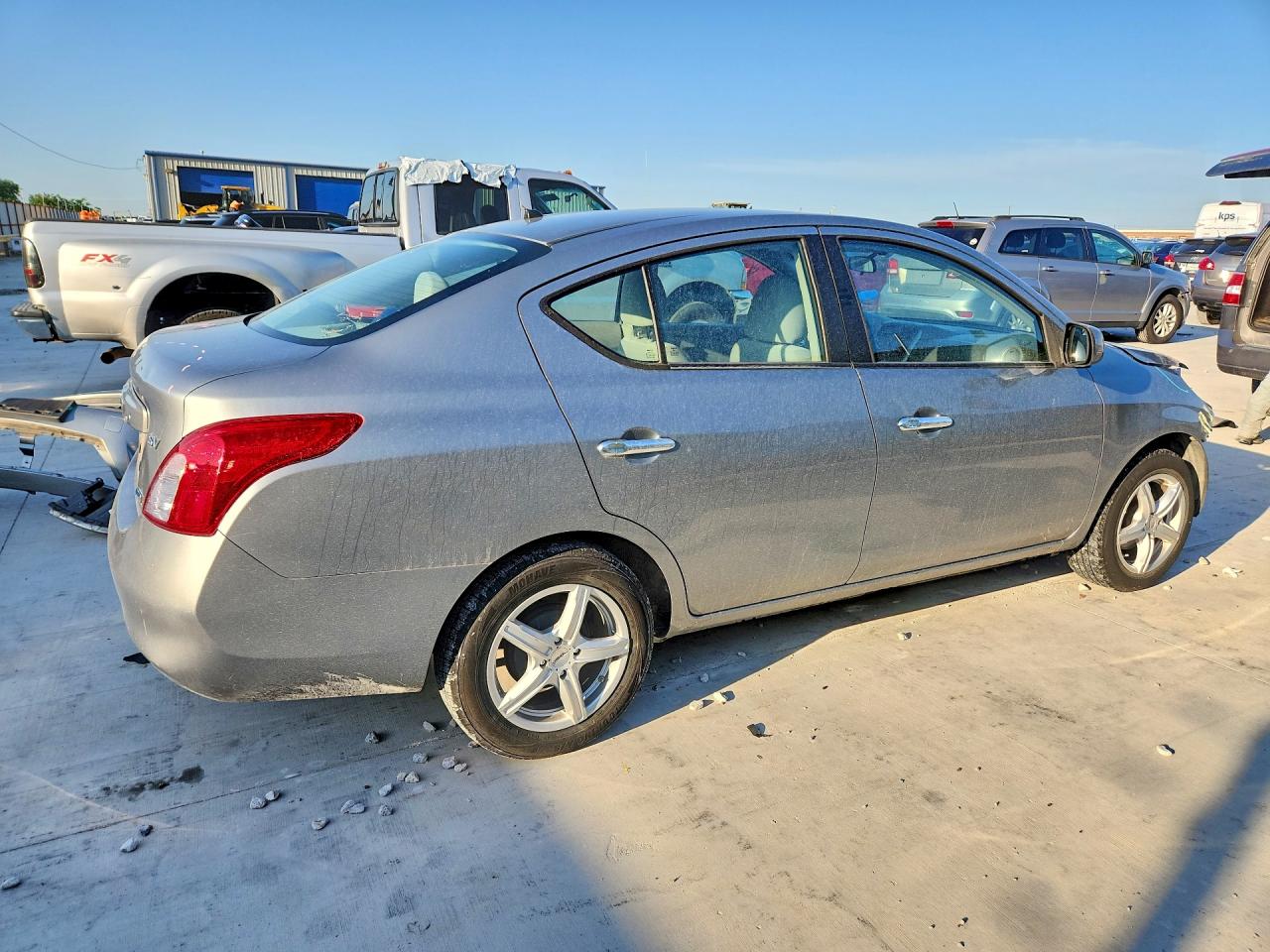 2012 Nissan Versa 1.6 S Серебряный vin: 3N1CN7AP2CL812185
