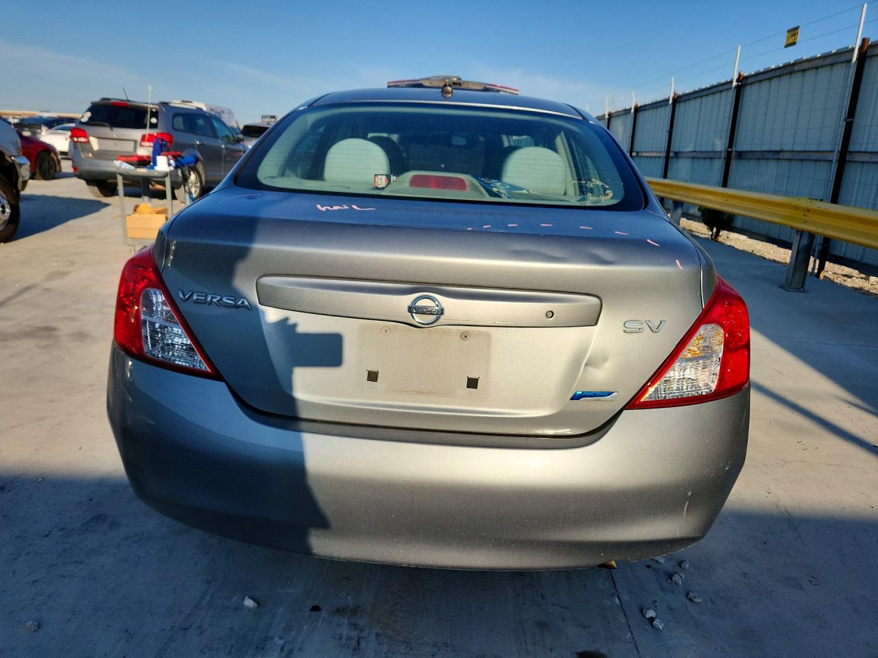 2012 Nissan Versa 1.6 S Серебряный vin: 3N1CN7AP2CL812185