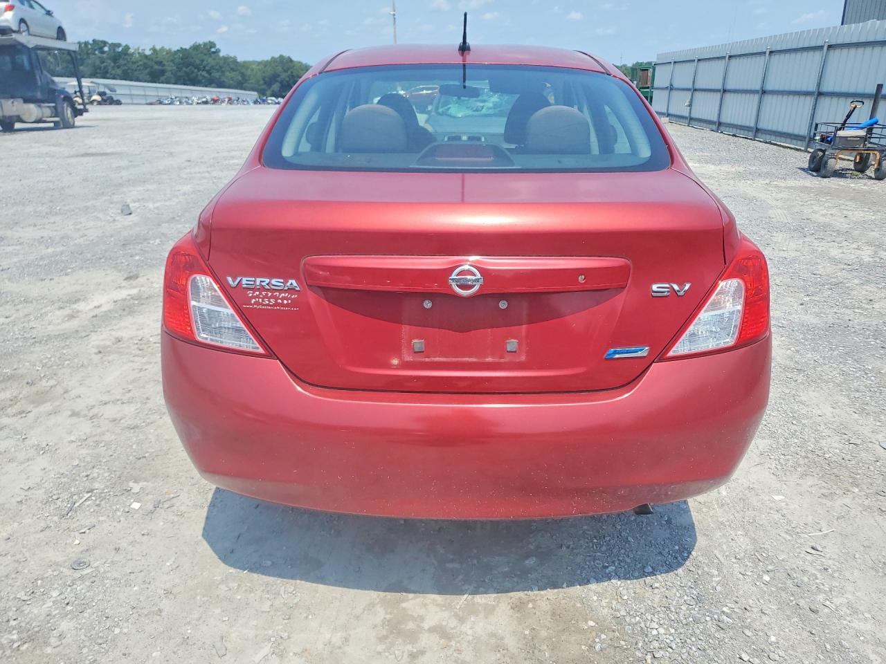 2012 Nissan Versa 1.6 S Red vin: 3N1CN7AP2CL846630