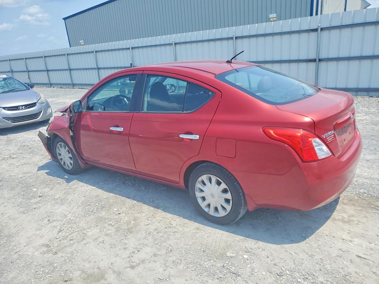2012 Nissan Versa 1.6 S Red vin: 3N1CN7AP2CL846630