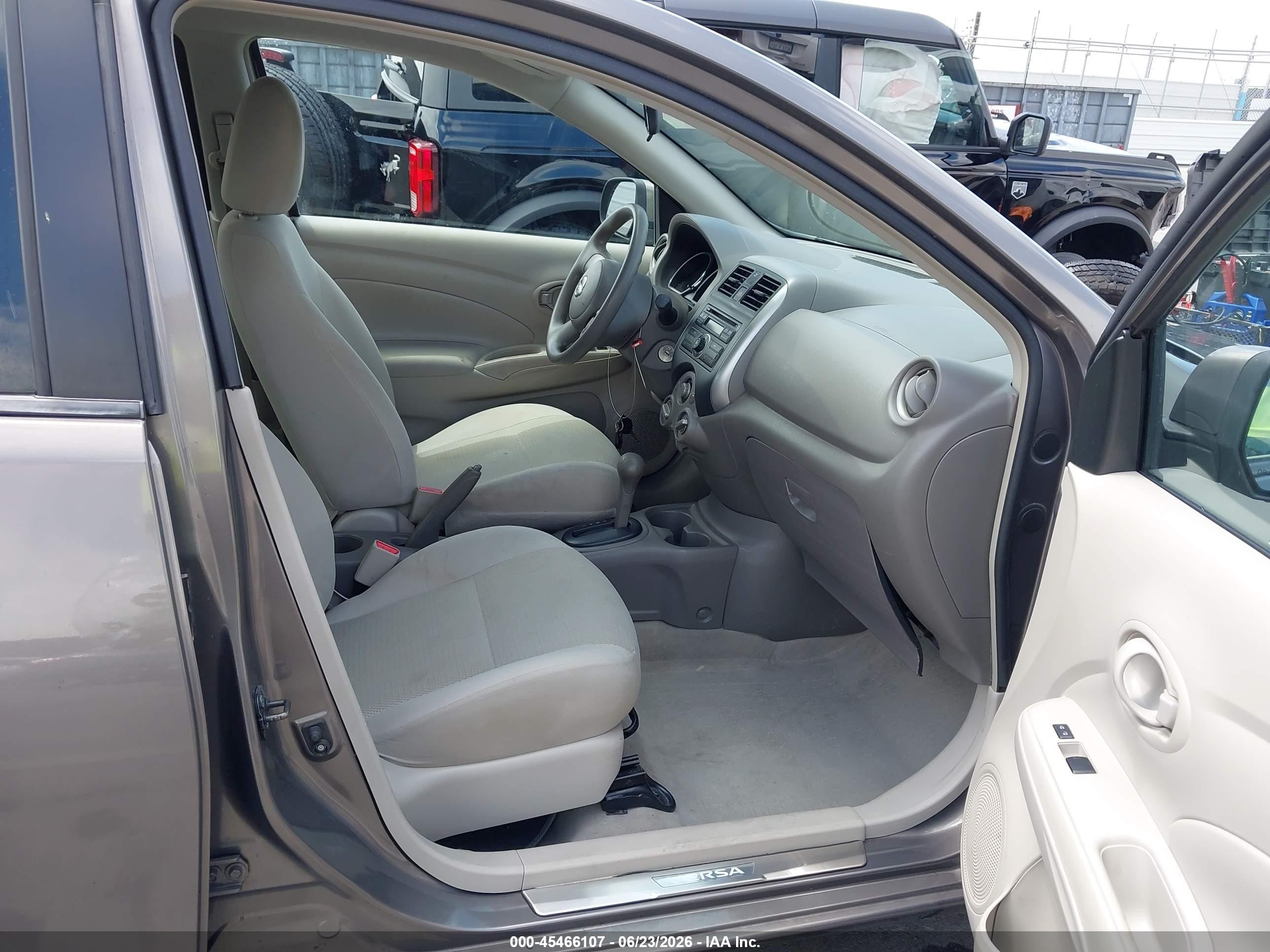 2012 Nissan Versa 1.6 Sv Серый vin: 3N1CN7AP2CL854842