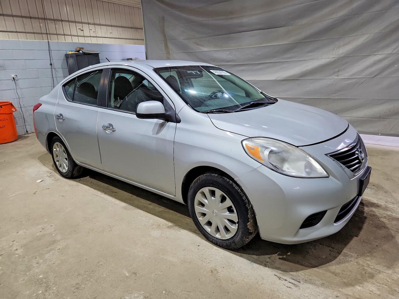 2012 Nissan Versa 1.6 S Silver vin: 3N1CN7AP2CL860737