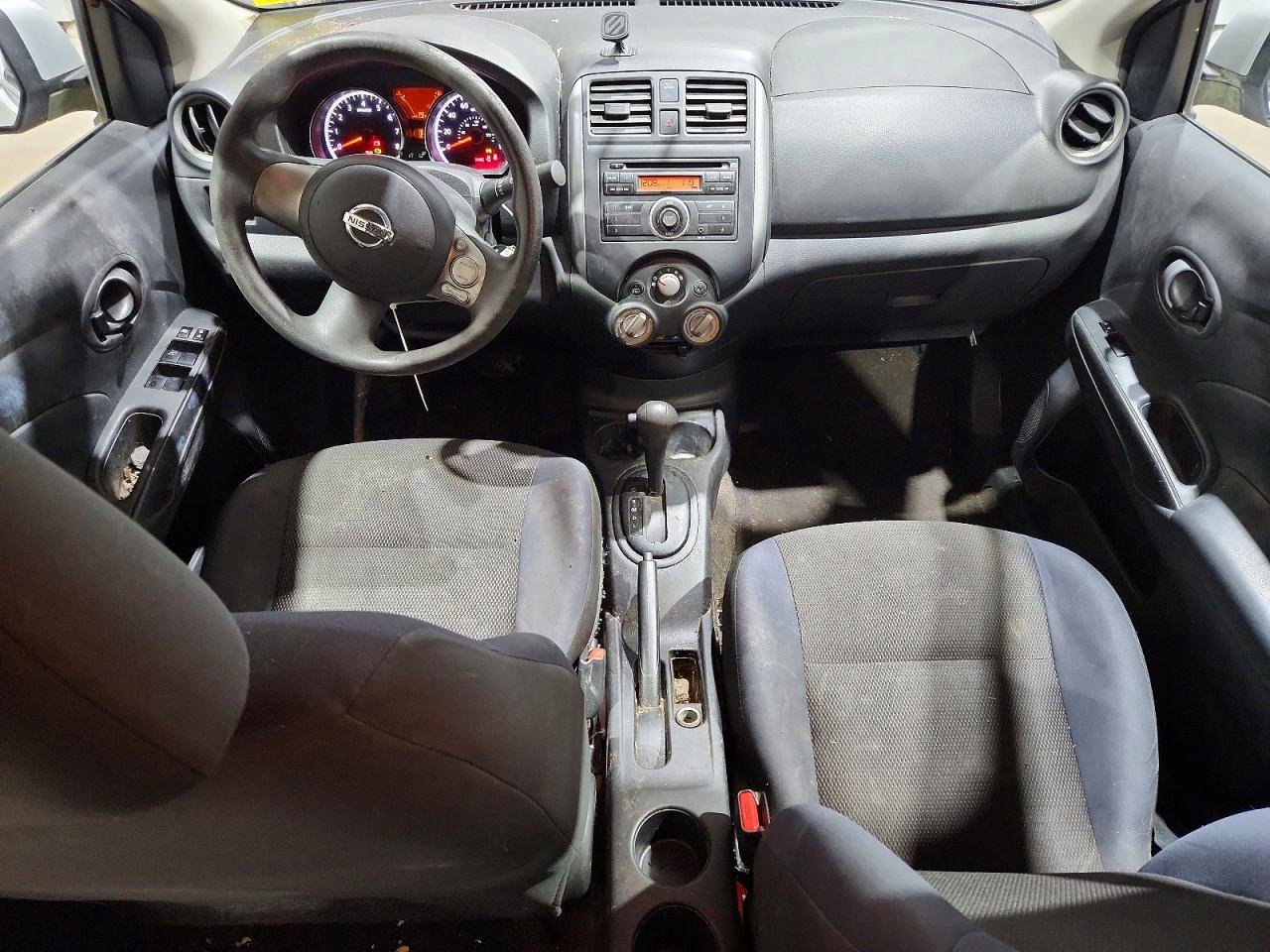 2012 Nissan Versa 1.6 S Silver vin: 3N1CN7AP2CL860737