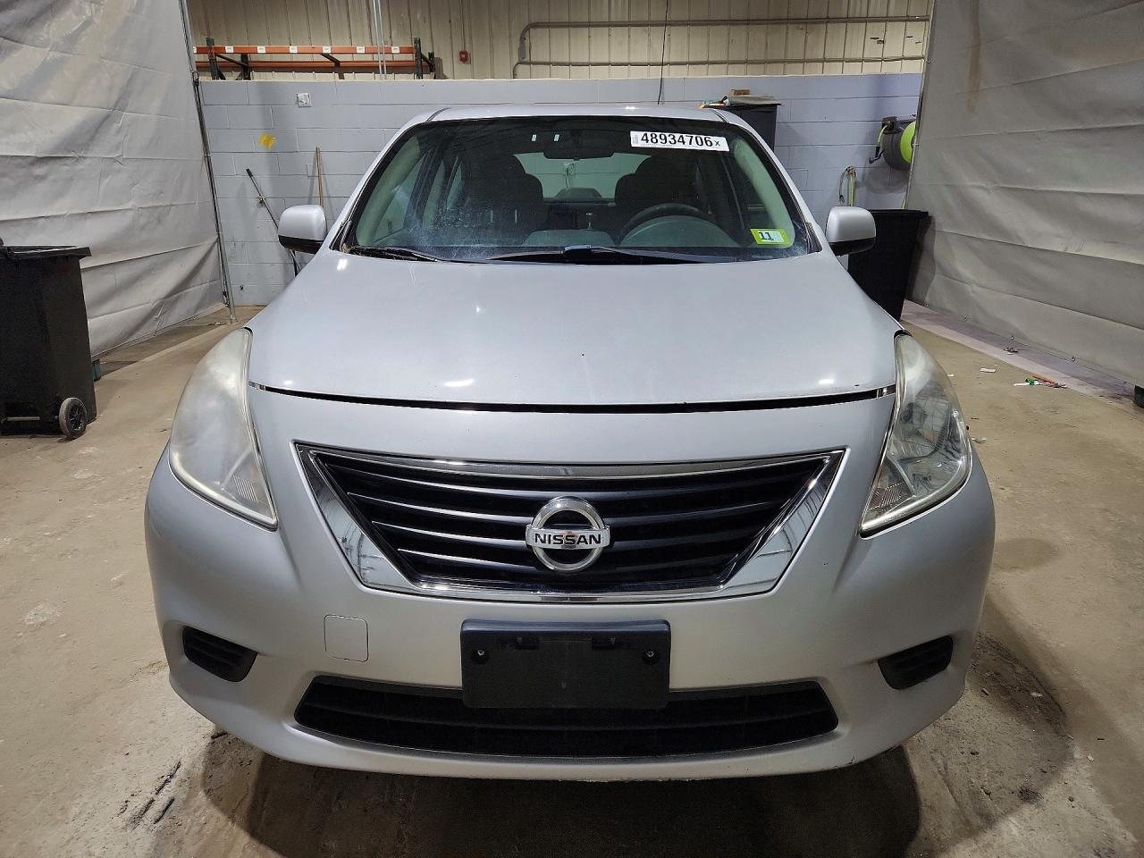 2012 Nissan Versa 1.6 S Silver vin: 3N1CN7AP2CL860737