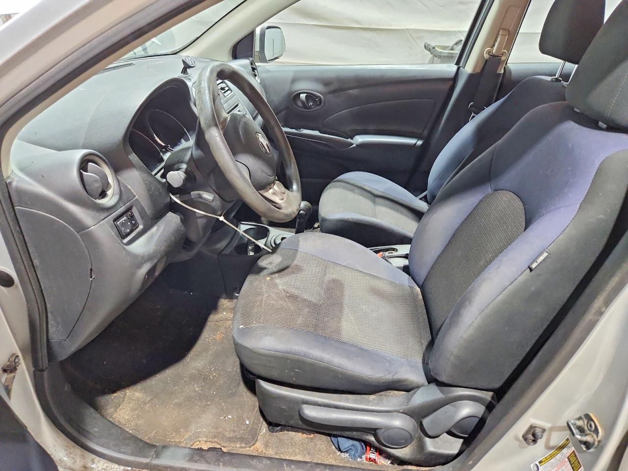 2012 Nissan Versa 1.6 S Silver vin: 3N1CN7AP2CL860737