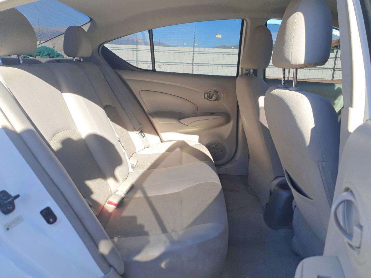 2012 Nissan Versa White vin: 3N1CN7AP2CL871091
