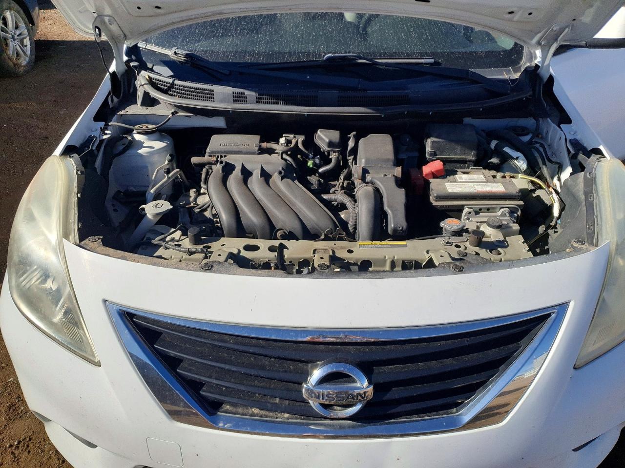 2012 Nissan Versa White vin: 3N1CN7AP2CL871091