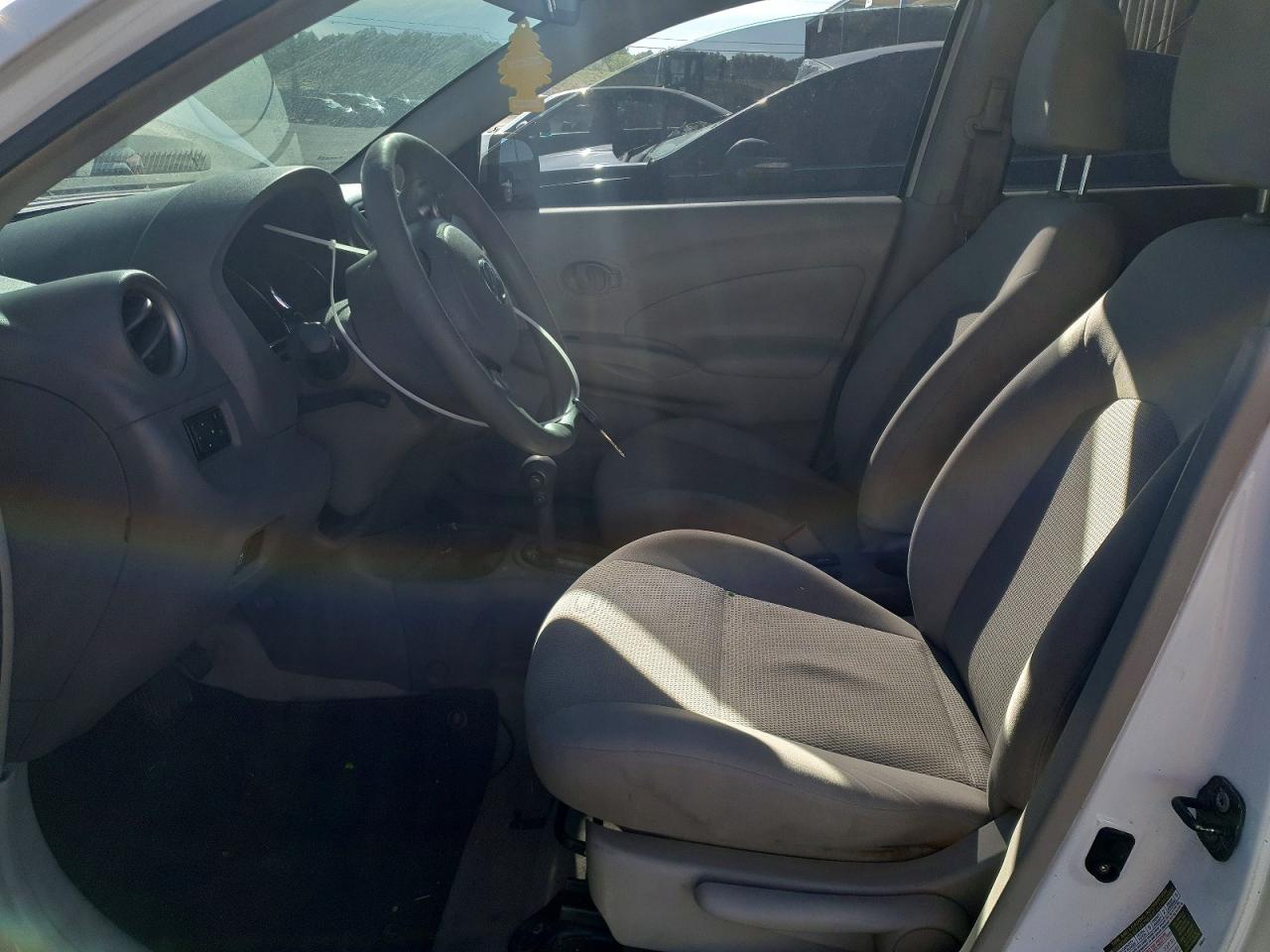 2012 Nissan Versa White vin: 3N1CN7AP2CL871091