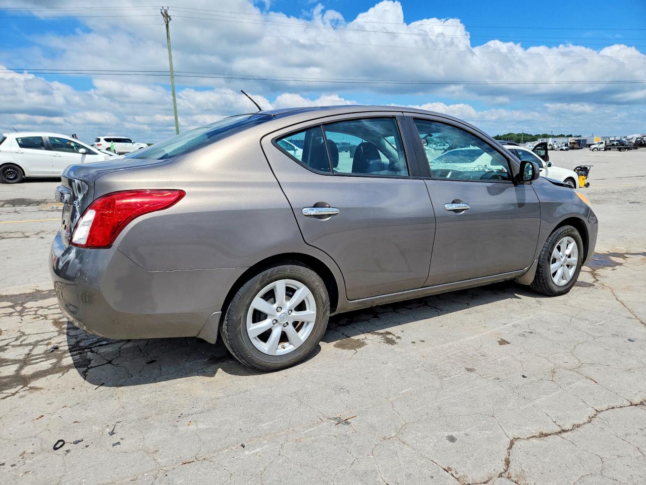 2012 Nissan Versa S/sv/sl Желто-коричневый vin: 3N1CN7AP2CL924369