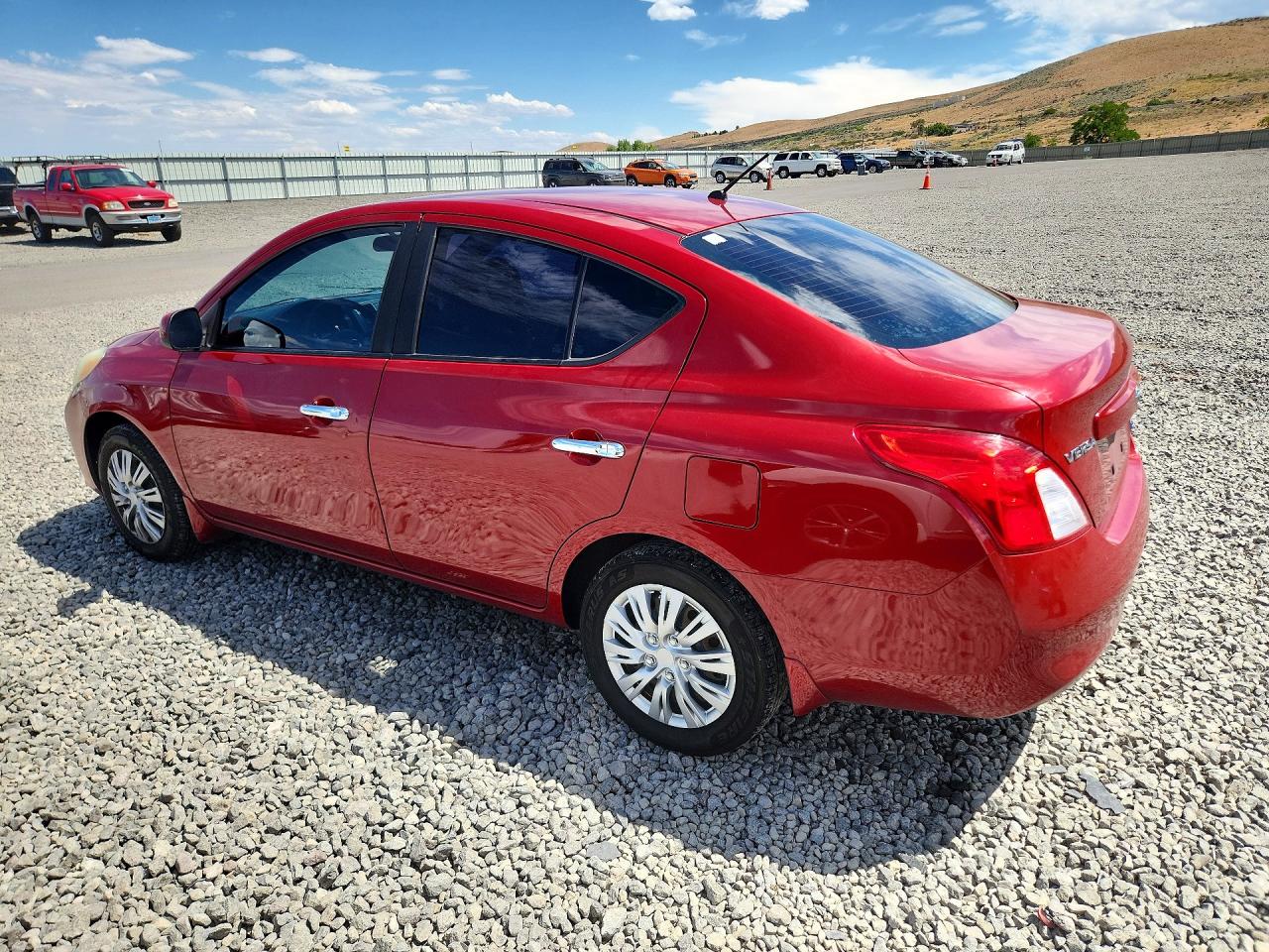 2012 Nissan Versa 1.6 S Red vin: 3N1CN7AP2CL927546