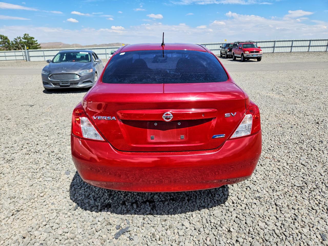 2012 Nissan Versa 1.6 S Red vin: 3N1CN7AP2CL927546