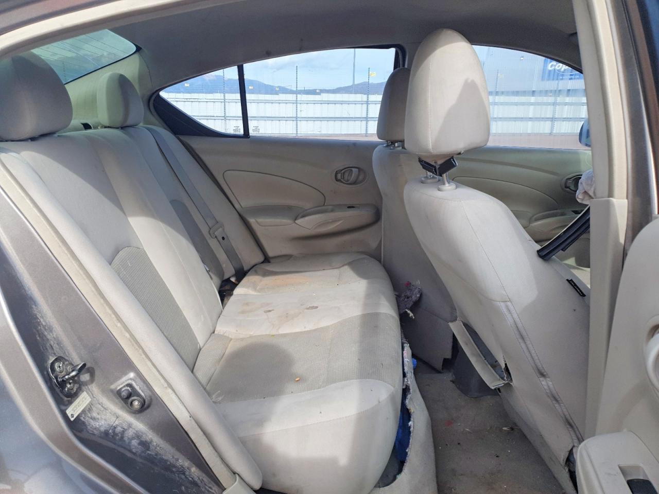 2012 Nissan Versa 1.6 S Tan vin: 3N1CN7AP2CL945738