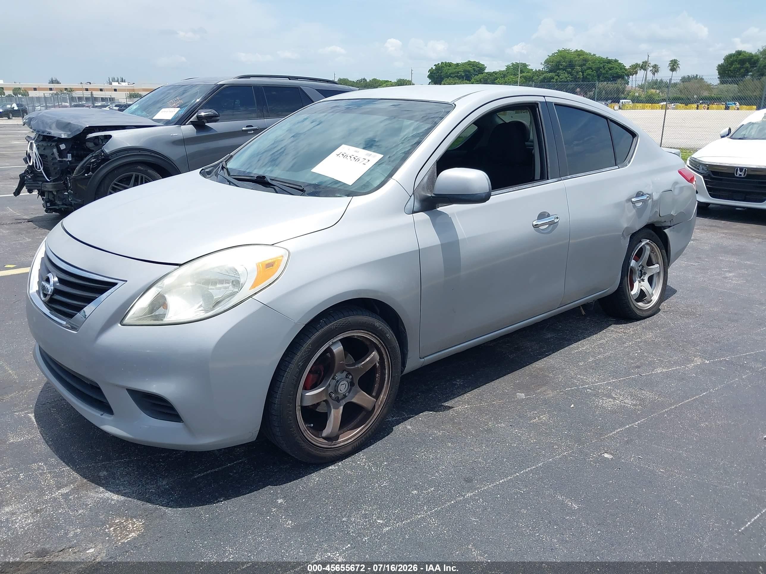 2013 Nissan Versa 1.6 Sv Silver vin: 3N1CN7AP2DL824225