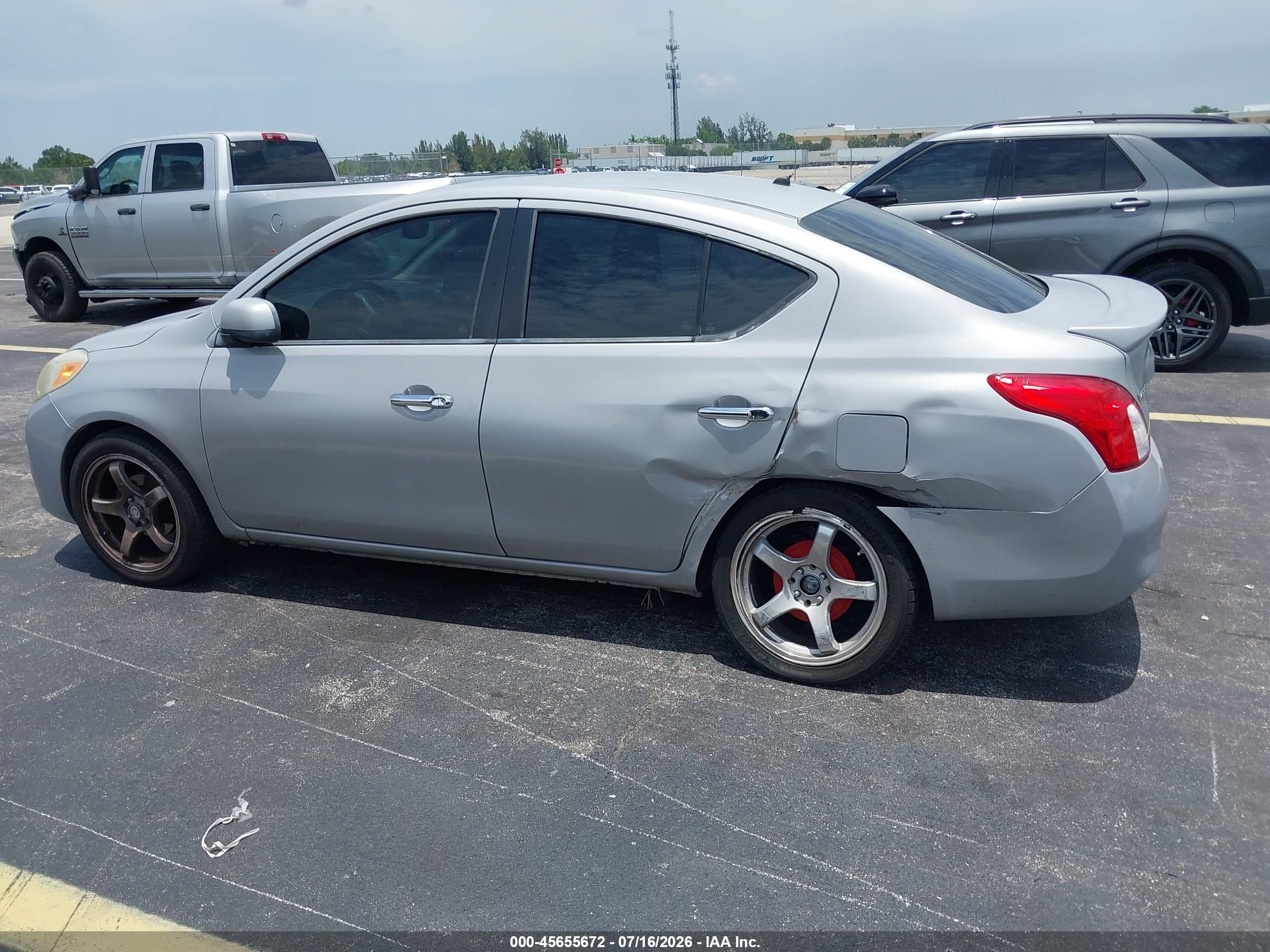 2013 Nissan Versa 1.6 Sv Silver vin: 3N1CN7AP2DL824225