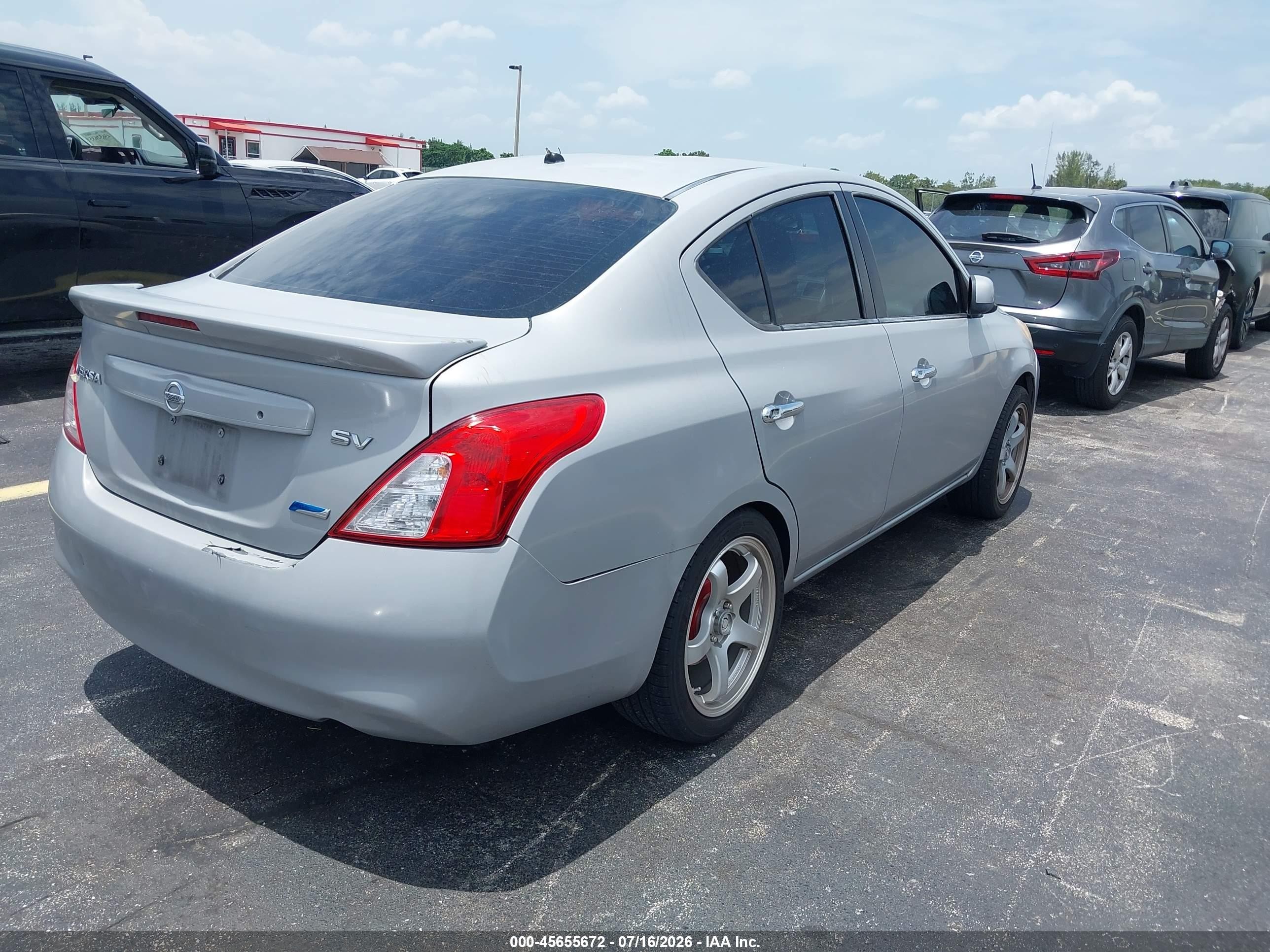 2013 Nissan Versa 1.6 Sv Silver vin: 3N1CN7AP2DL824225