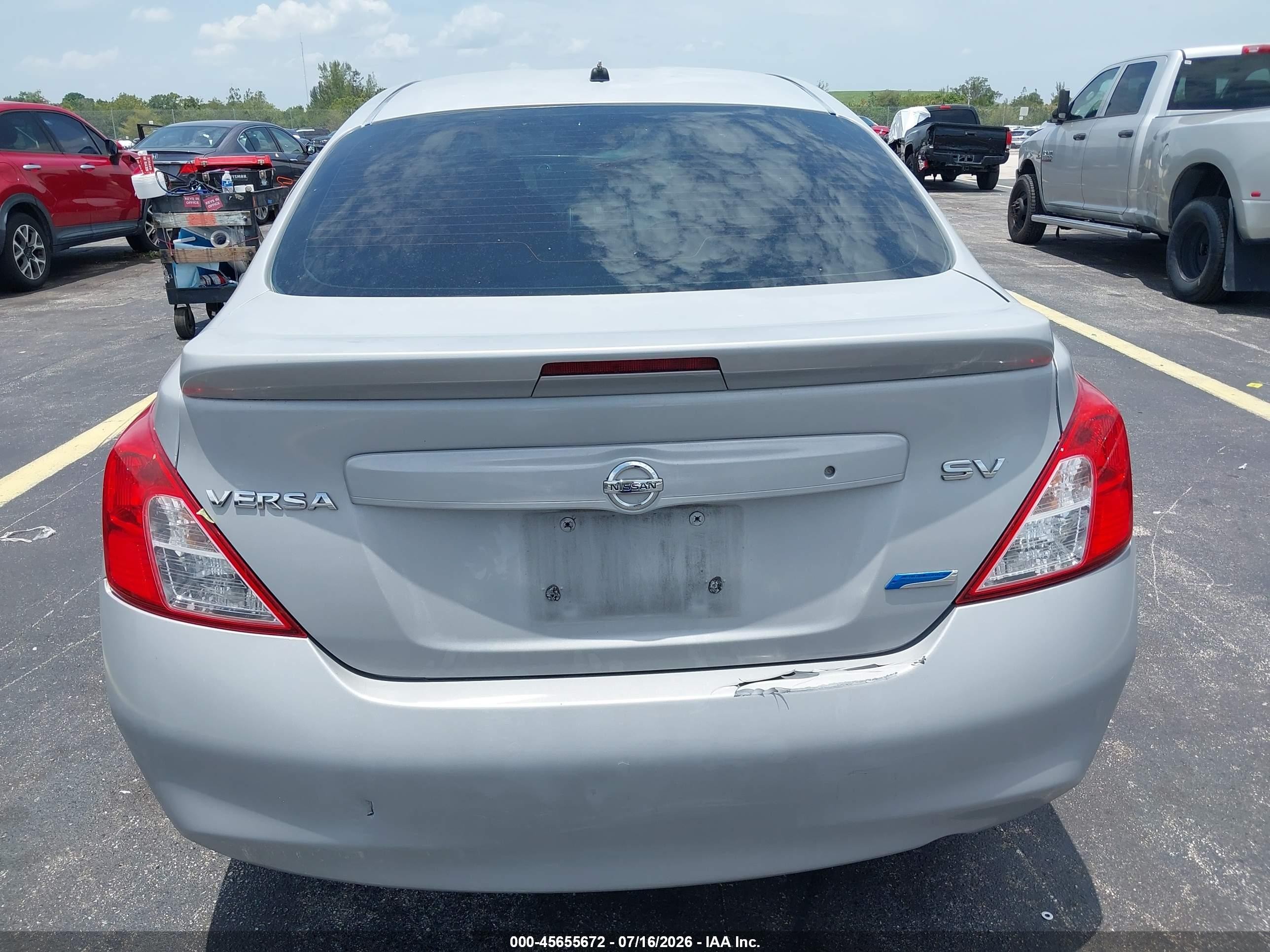 2013 Nissan Versa 1.6 Sv Silver vin: 3N1CN7AP2DL824225