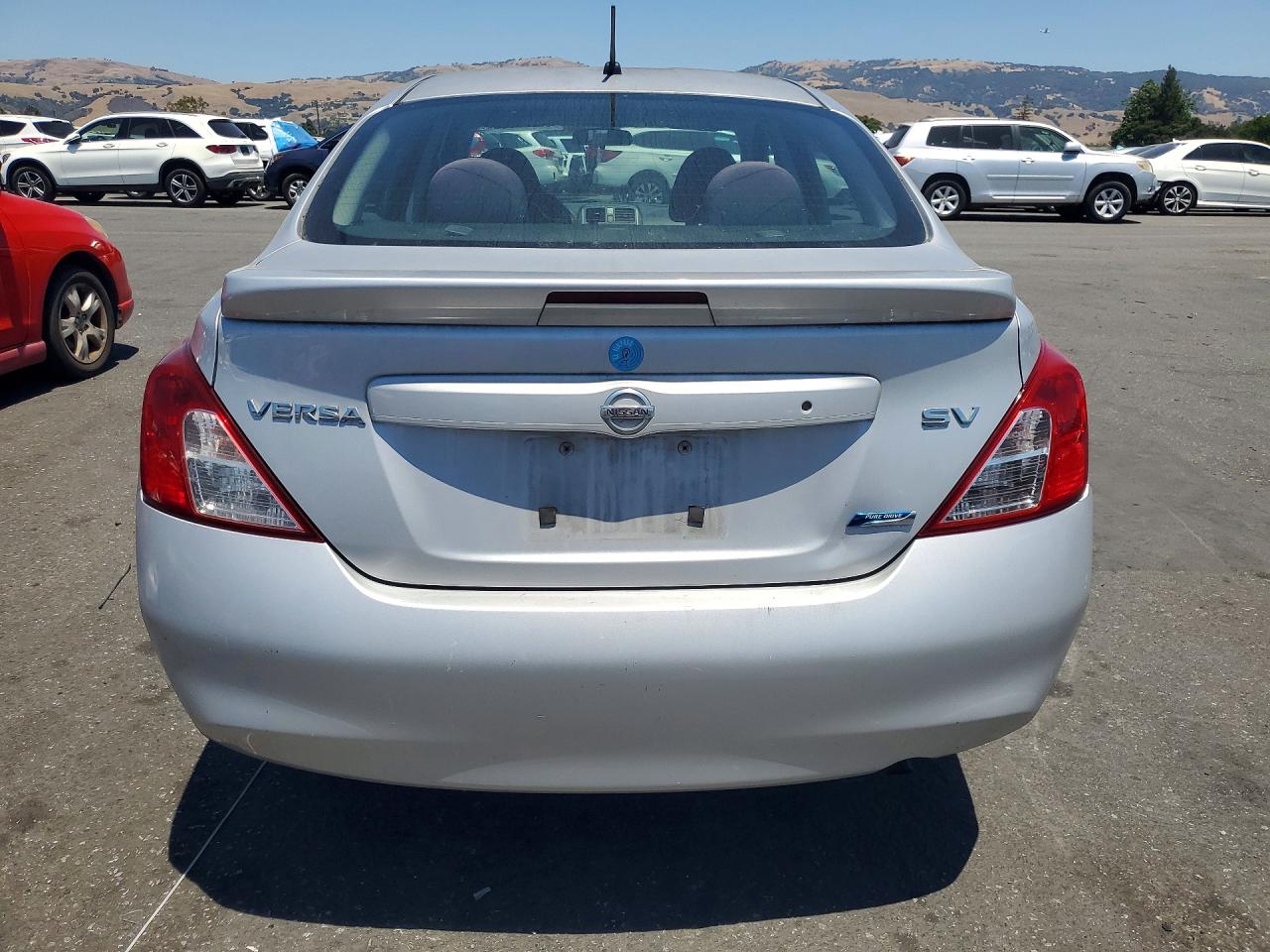 2013 Nissan Versa 1.6 S Silver vin: 3N1CN7AP2DL861744