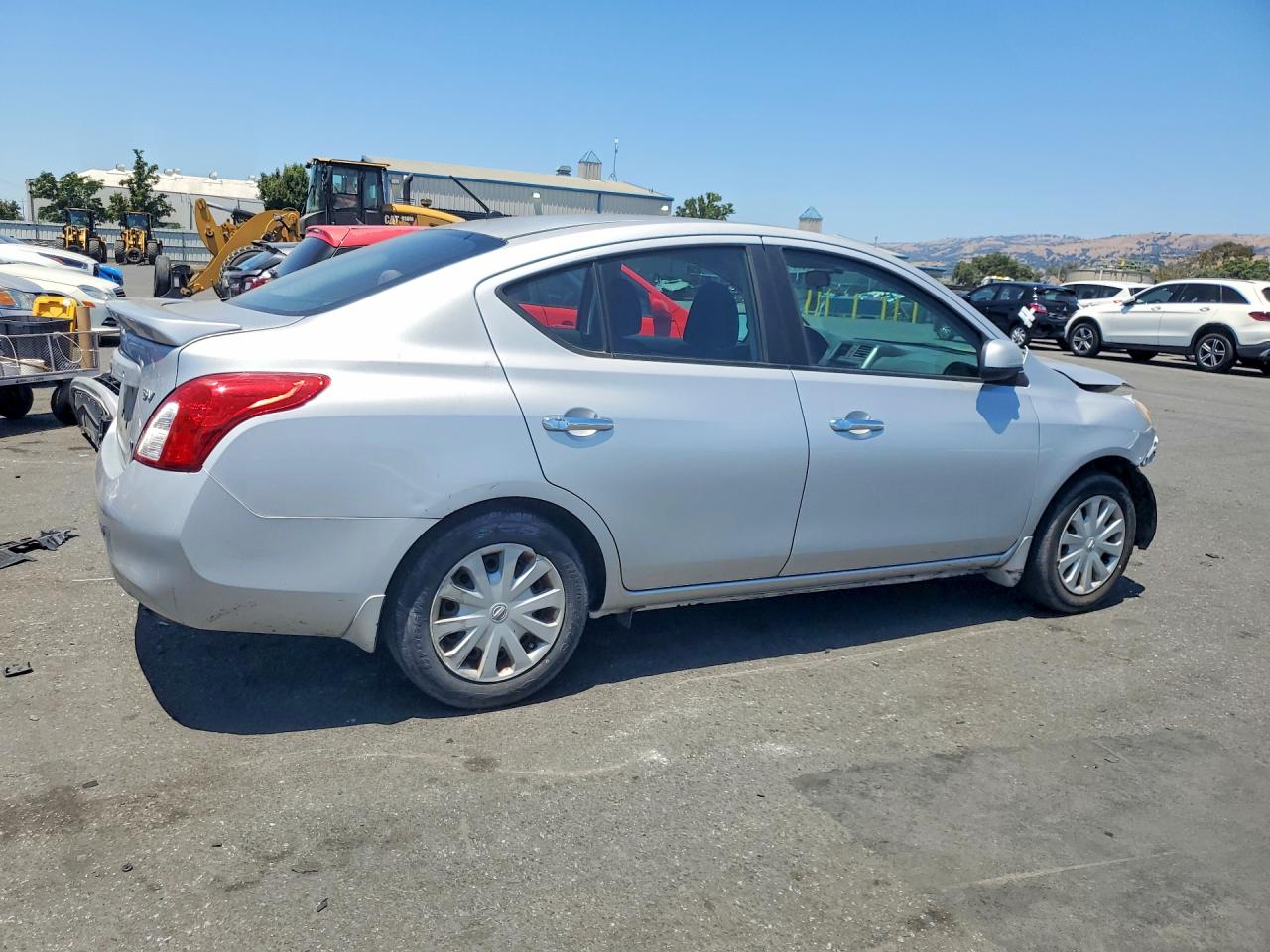 2013 Nissan Versa 1.6 S Silver vin: 3N1CN7AP2DL861744