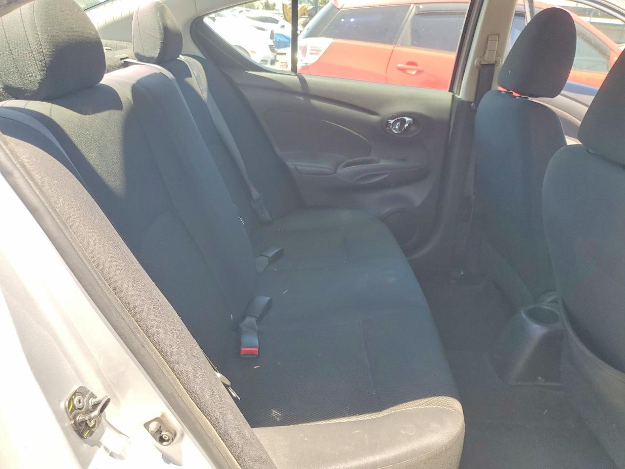 2013 Nissan Versa 1.6 S Silver vin: 3N1CN7AP2DL861744
