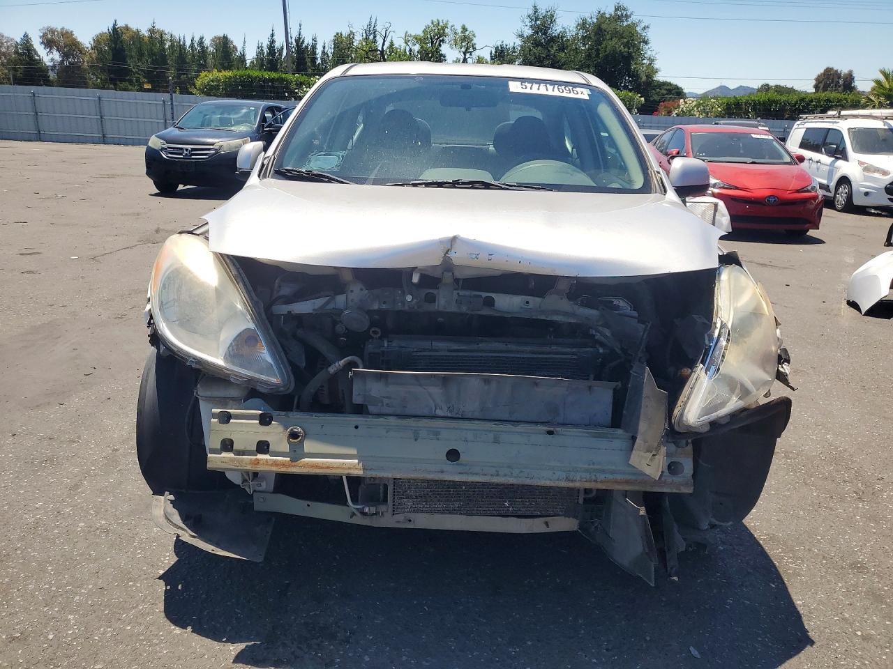 2013 Nissan Versa 1.6 S Silver vin: 3N1CN7AP2DL861744