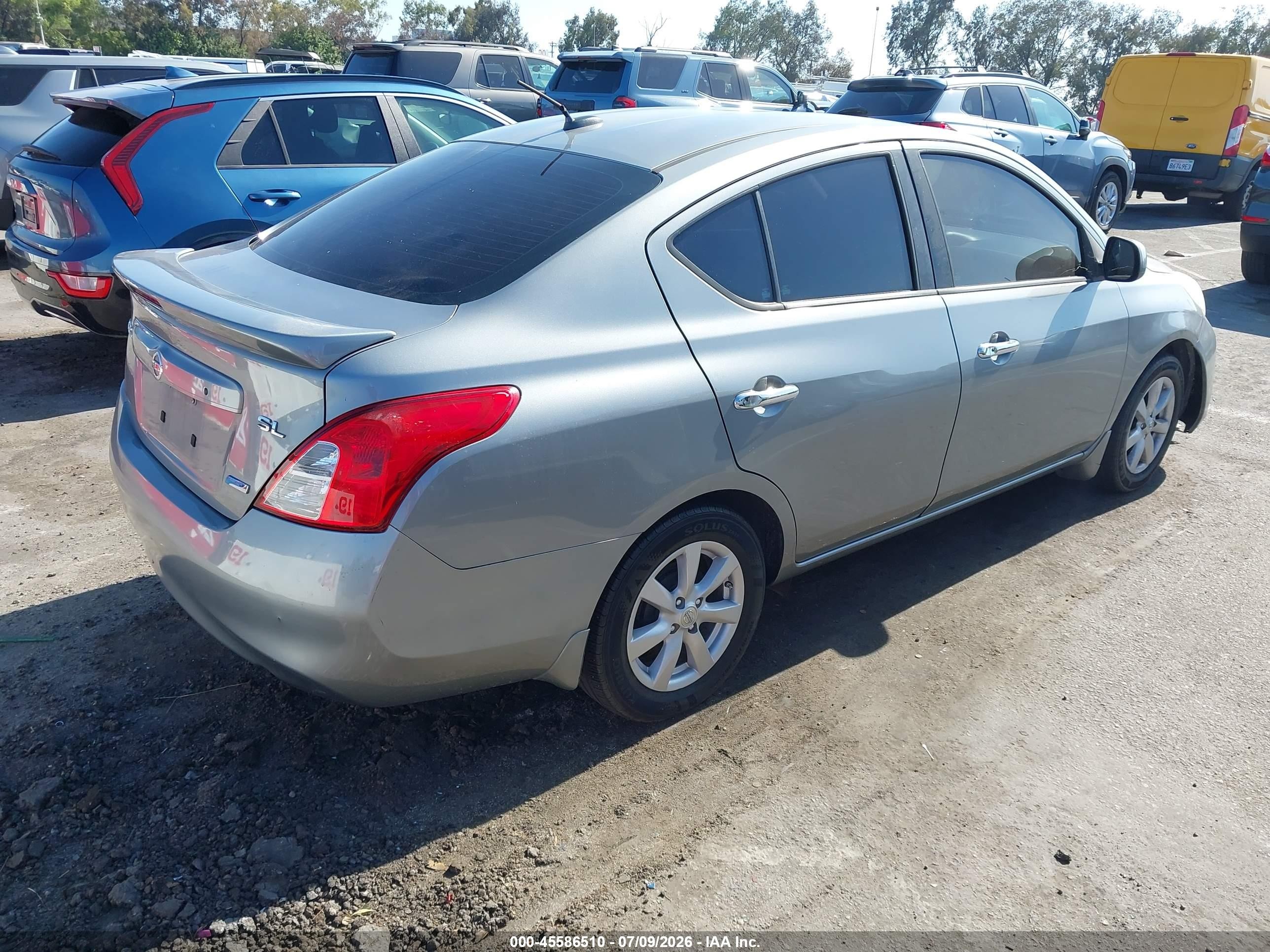 2013 Nissan Versa 1.6 Sl Серебряный vin: 3N1CN7AP2DL886482