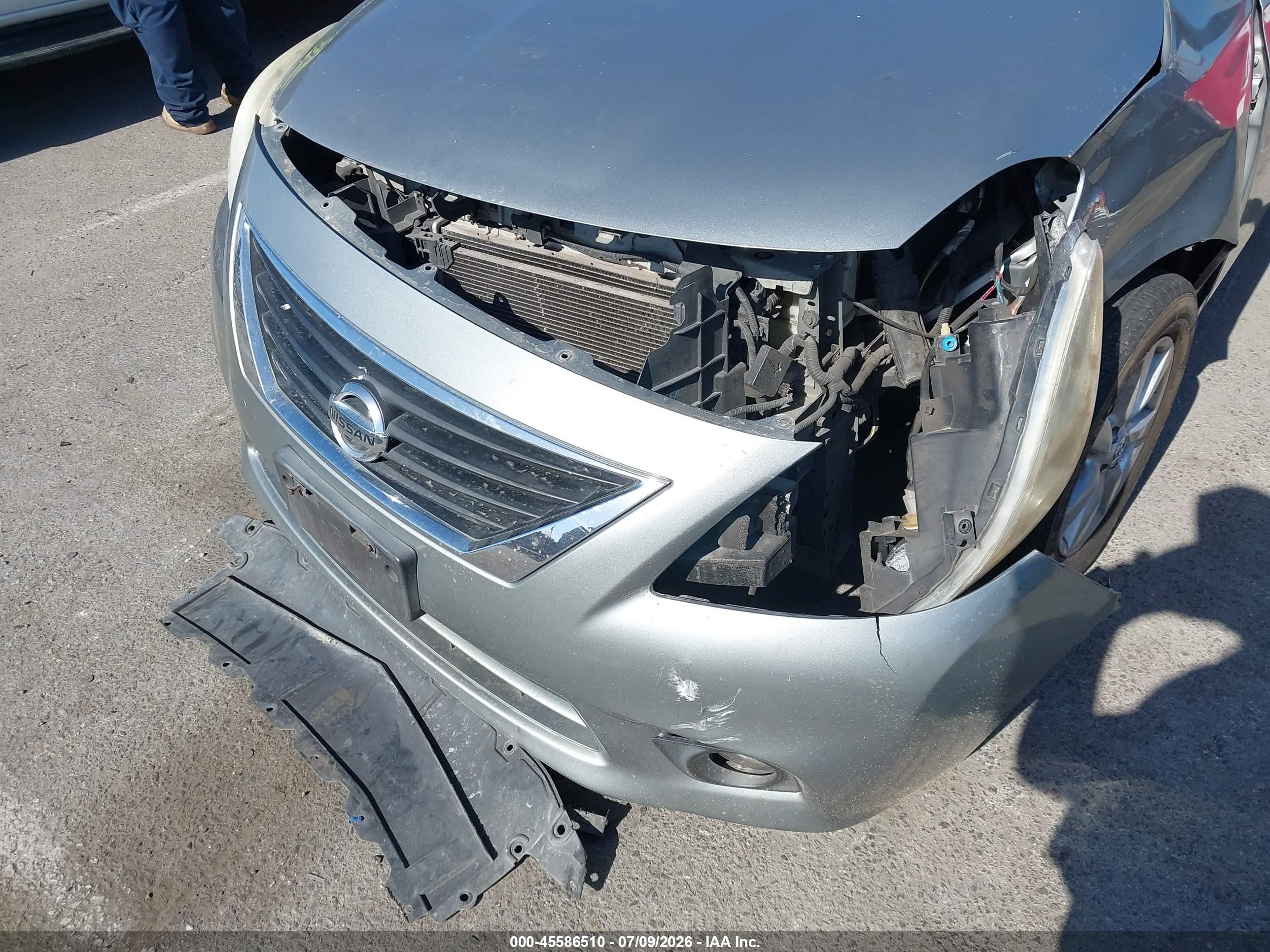 2013 Nissan Versa 1.6 Sl Серебряный vin: 3N1CN7AP2DL886482