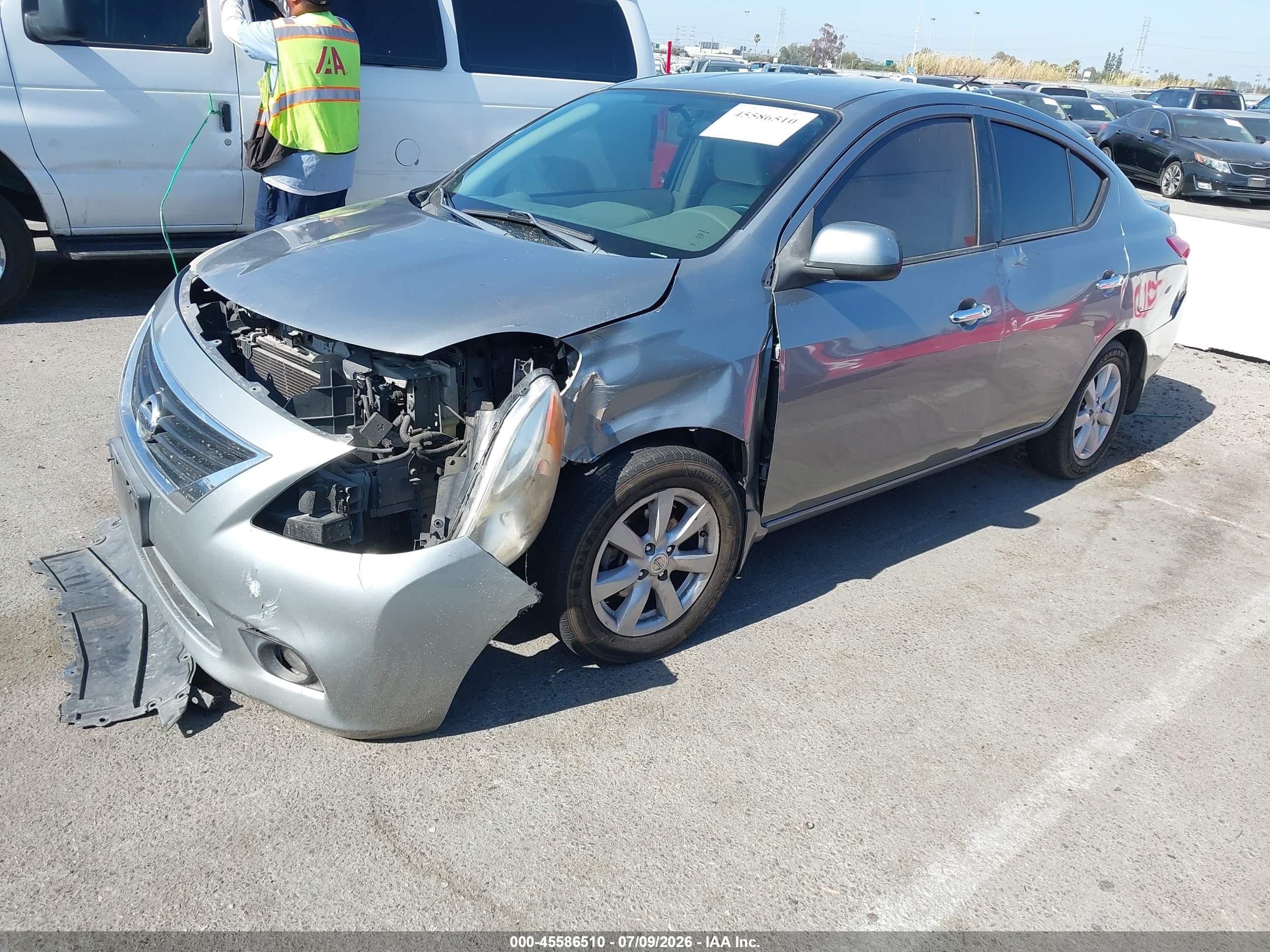 2013 Nissan Versa 1.6 Sl Серебряный vin: 3N1CN7AP2DL886482