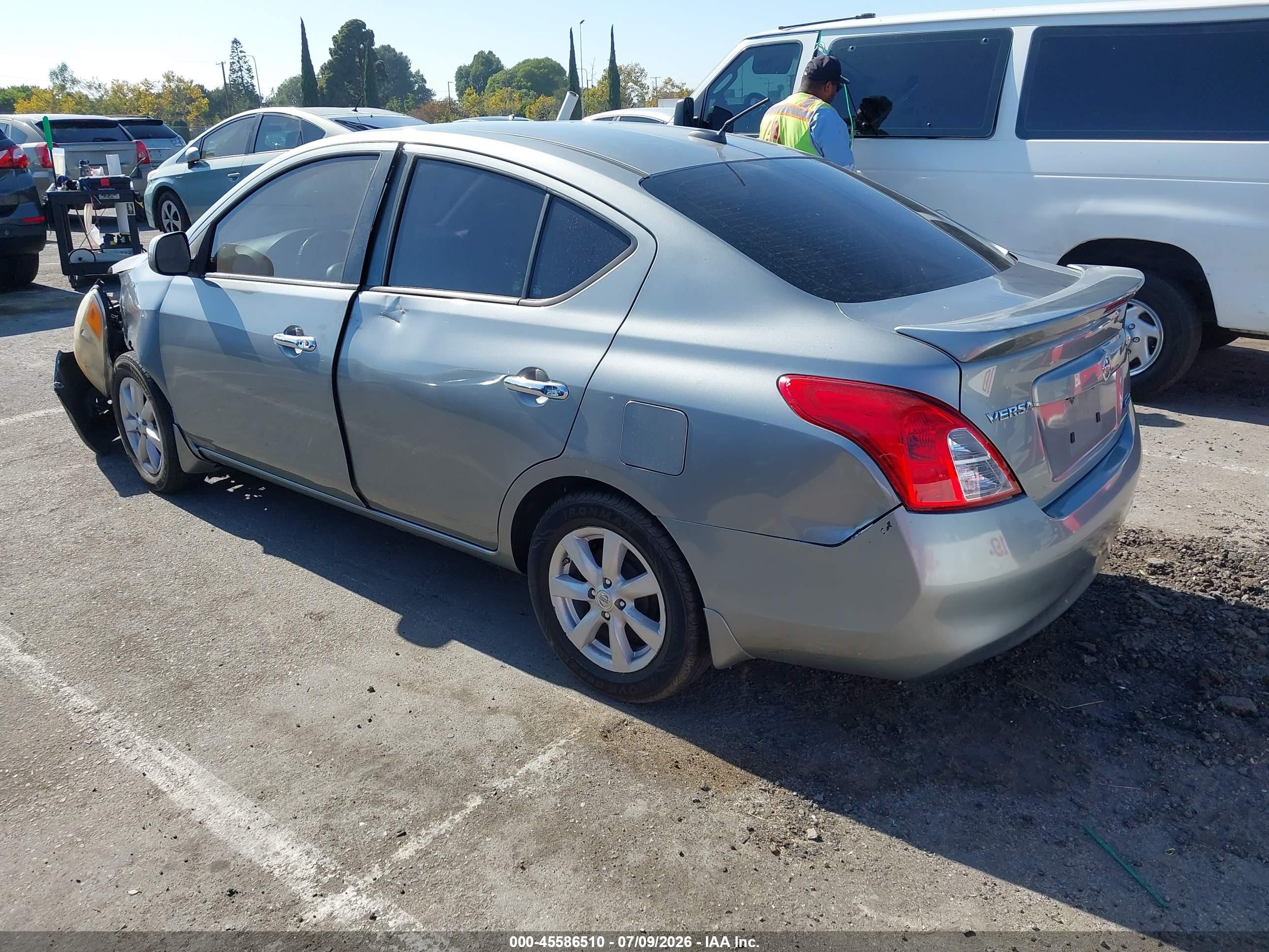 2013 Nissan Versa 1.6 Sl Серебряный vin: 3N1CN7AP2DL886482