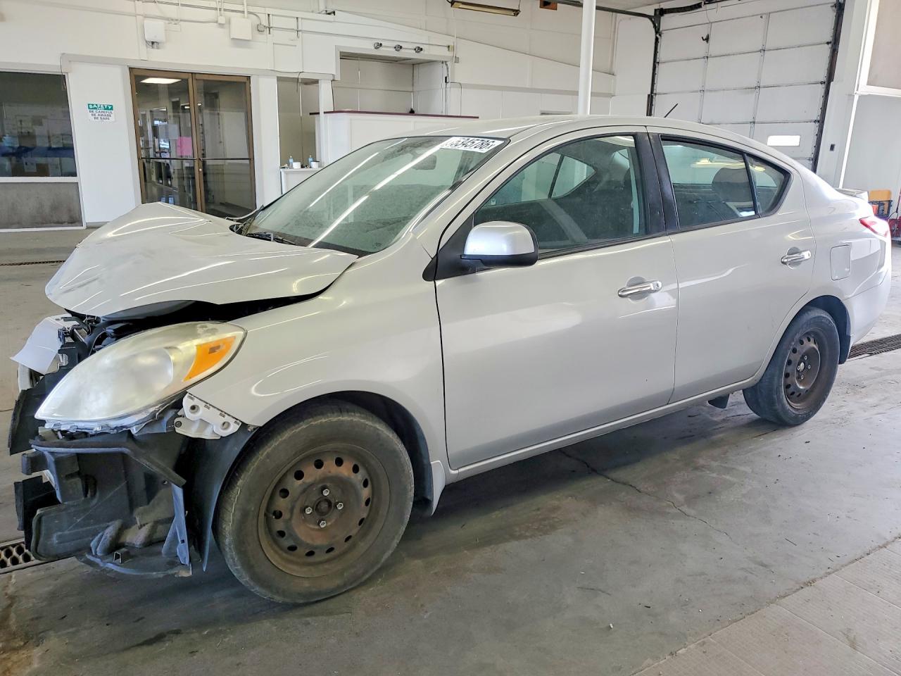 2014 Nissan Versa 1.6 Sv Silver vin: 3N1CN7AP2EK446074