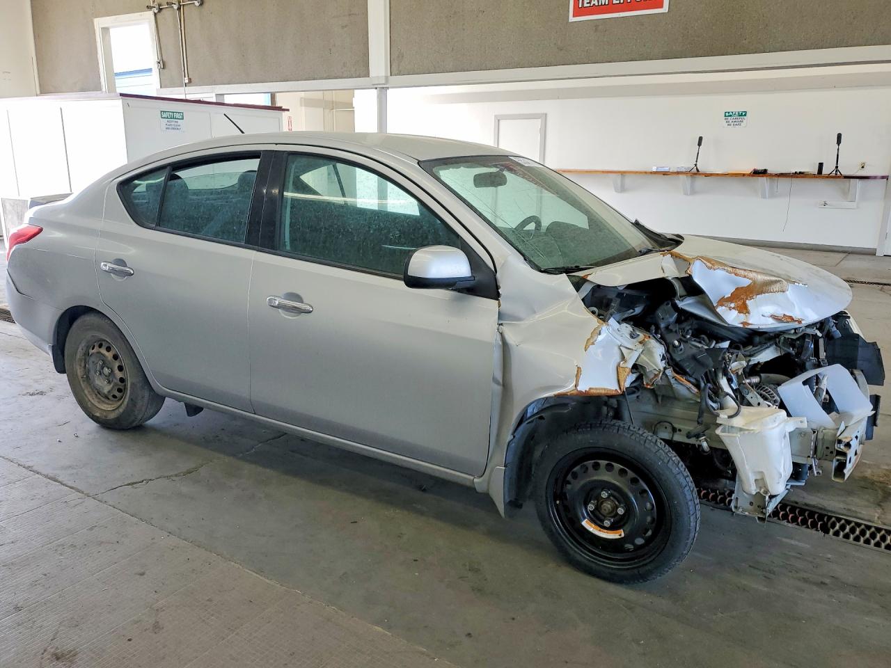 2014 Nissan Versa 1.6 Sv Серебряный vin: 3N1CN7AP2EK446074