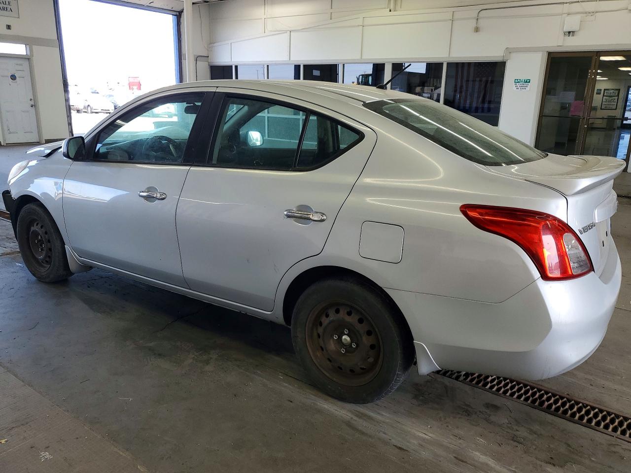 2014 Nissan Versa 1.6 Sv Серебряный vin: 3N1CN7AP2EK446074