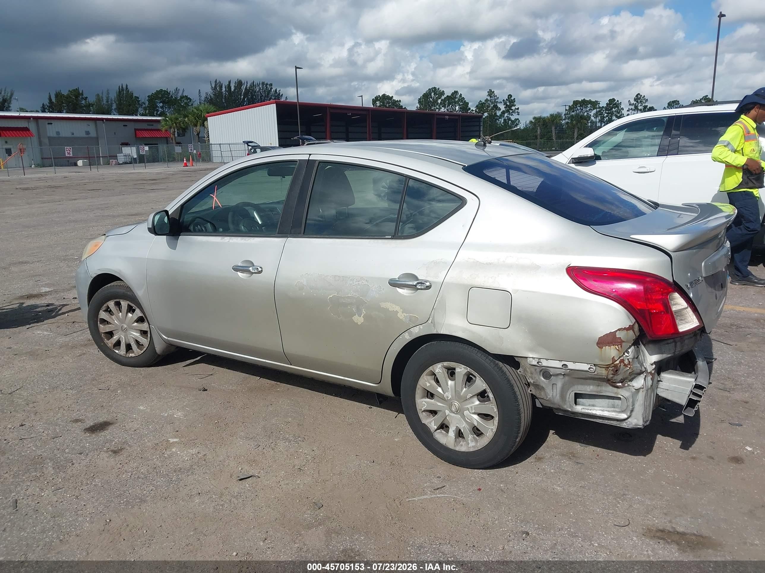 2014 Nissan Versa 1.6 S/1.6 S+/1.6 Sl/1.6 Sv/s Серебряный vin: 3N1CN7AP2EK455096