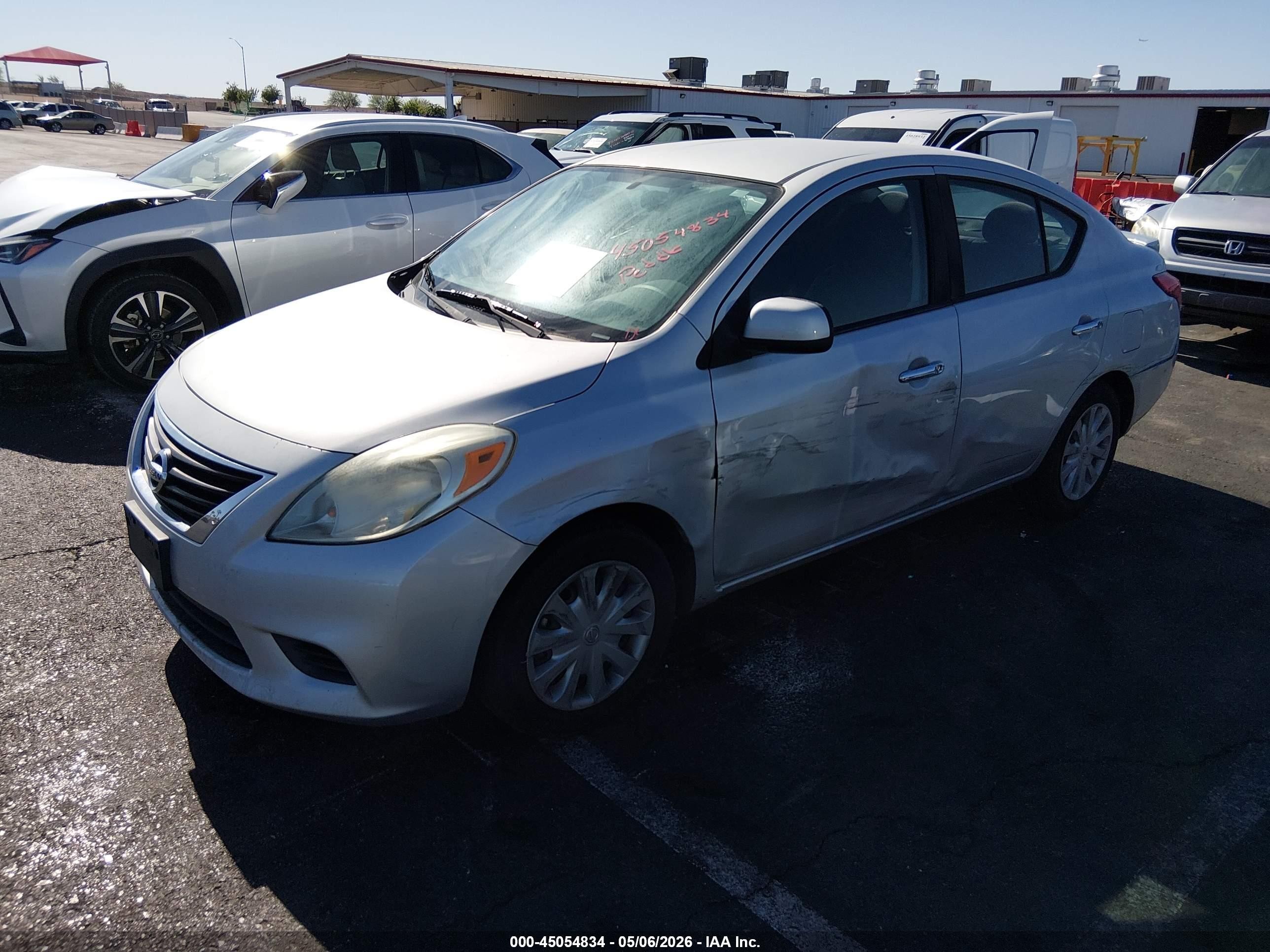 2014 Nissan Versa 1.6 Sv Серебряный vin: 3N1CN7AP2EL815395